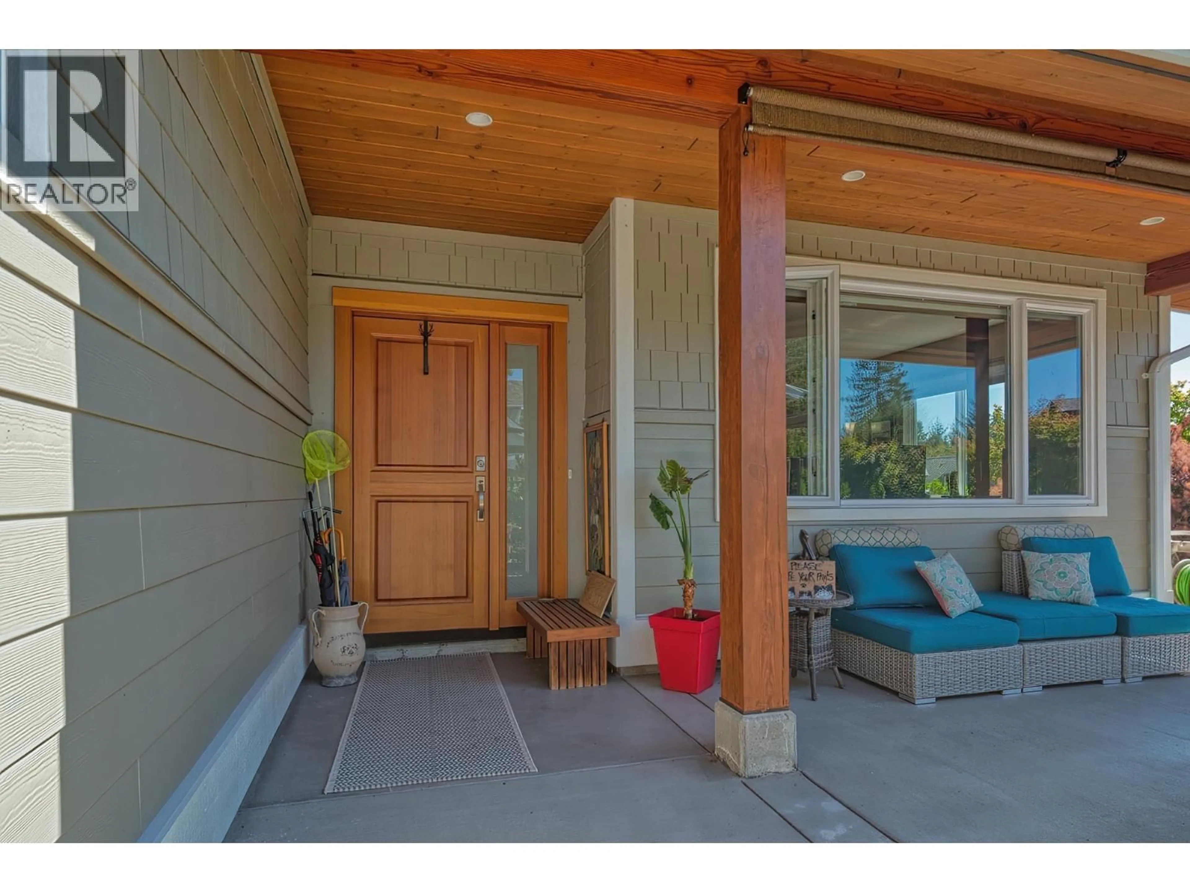 Indoor entryway for 9326 JORGENSEN PLACE, Halfmoon Bay British Columbia V7Z1B4