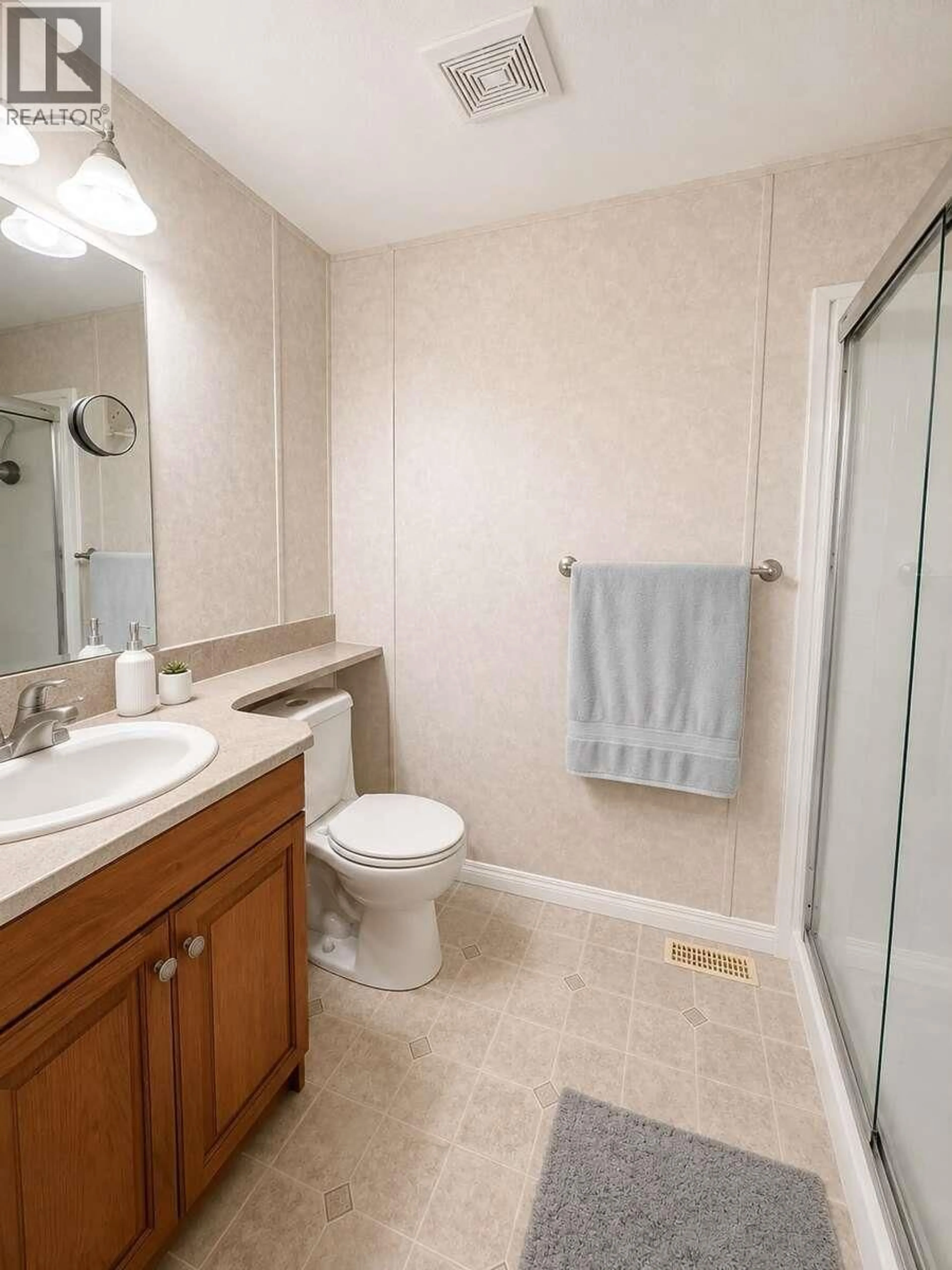 Standard bathroom, ceramic/tile floor for 15 - 7668 SUNSHINE COAST HIGHWAY, Halfmoon Bay British Columbia V7Z1H3