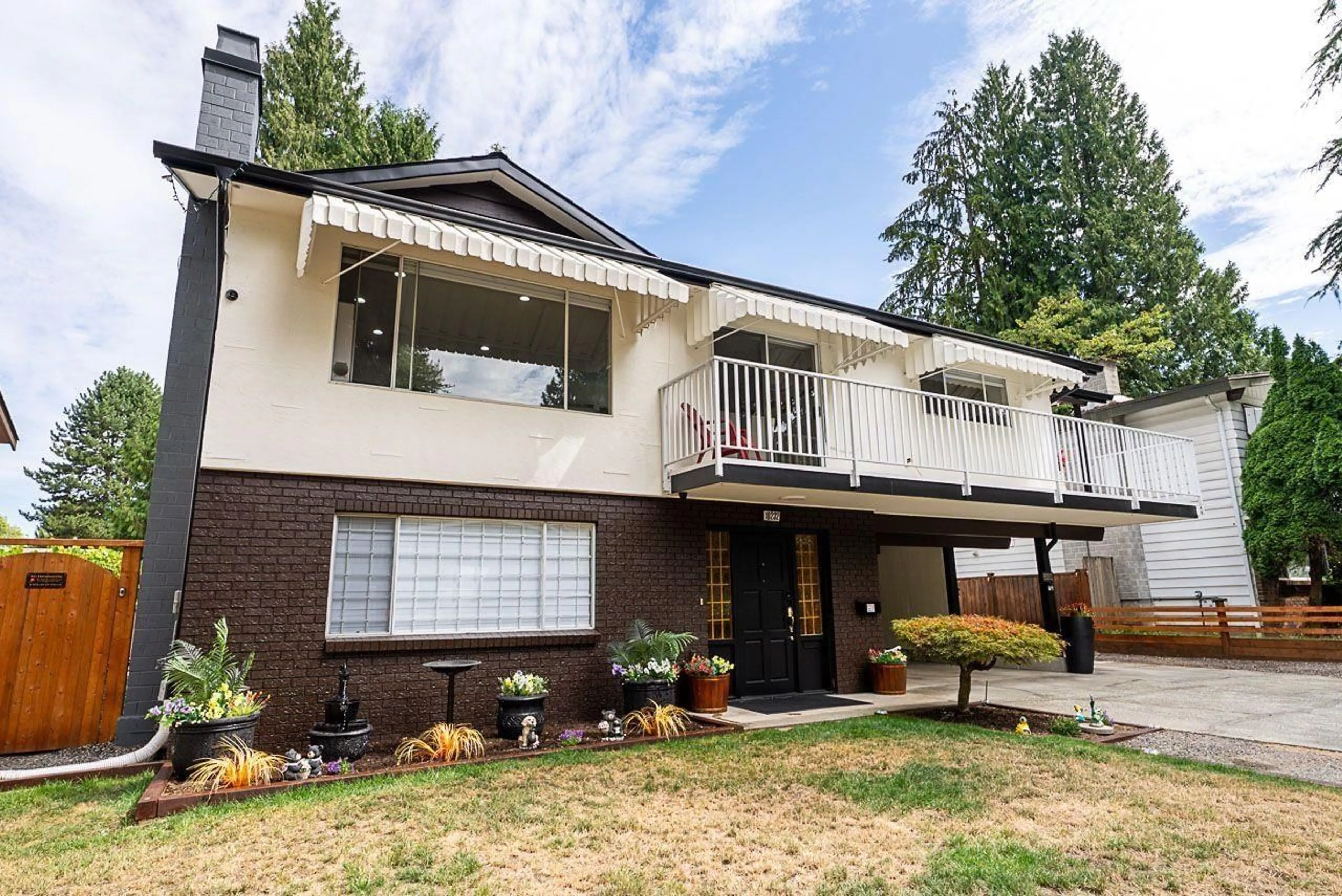 Home with vinyl exterior material, mountain view for 10232 142A STREET, Surrey British Columbia V3T4Z7