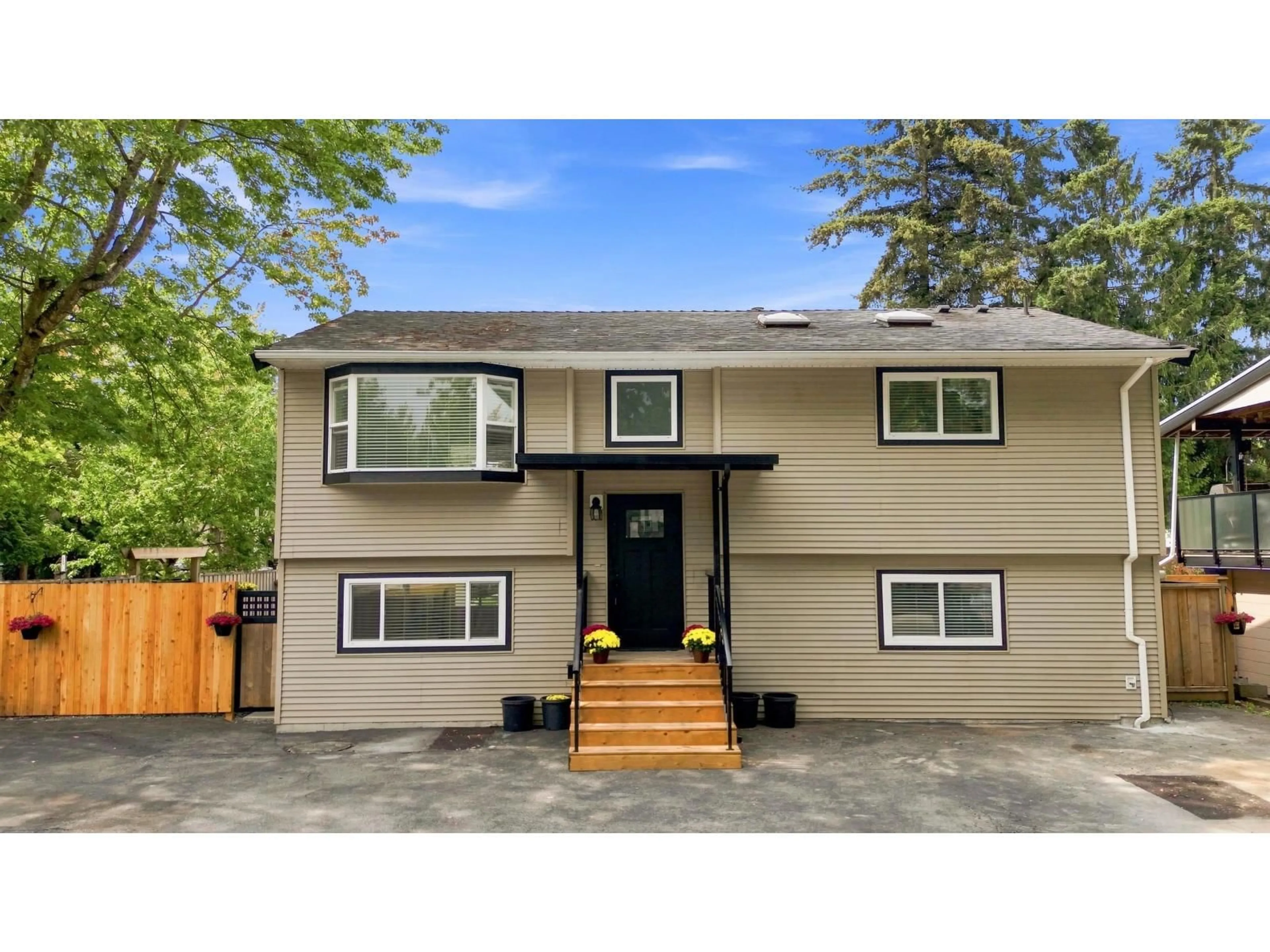 Home with vinyl exterior material, street for 6285 173A STREET, Surrey British Columbia V3S5J8