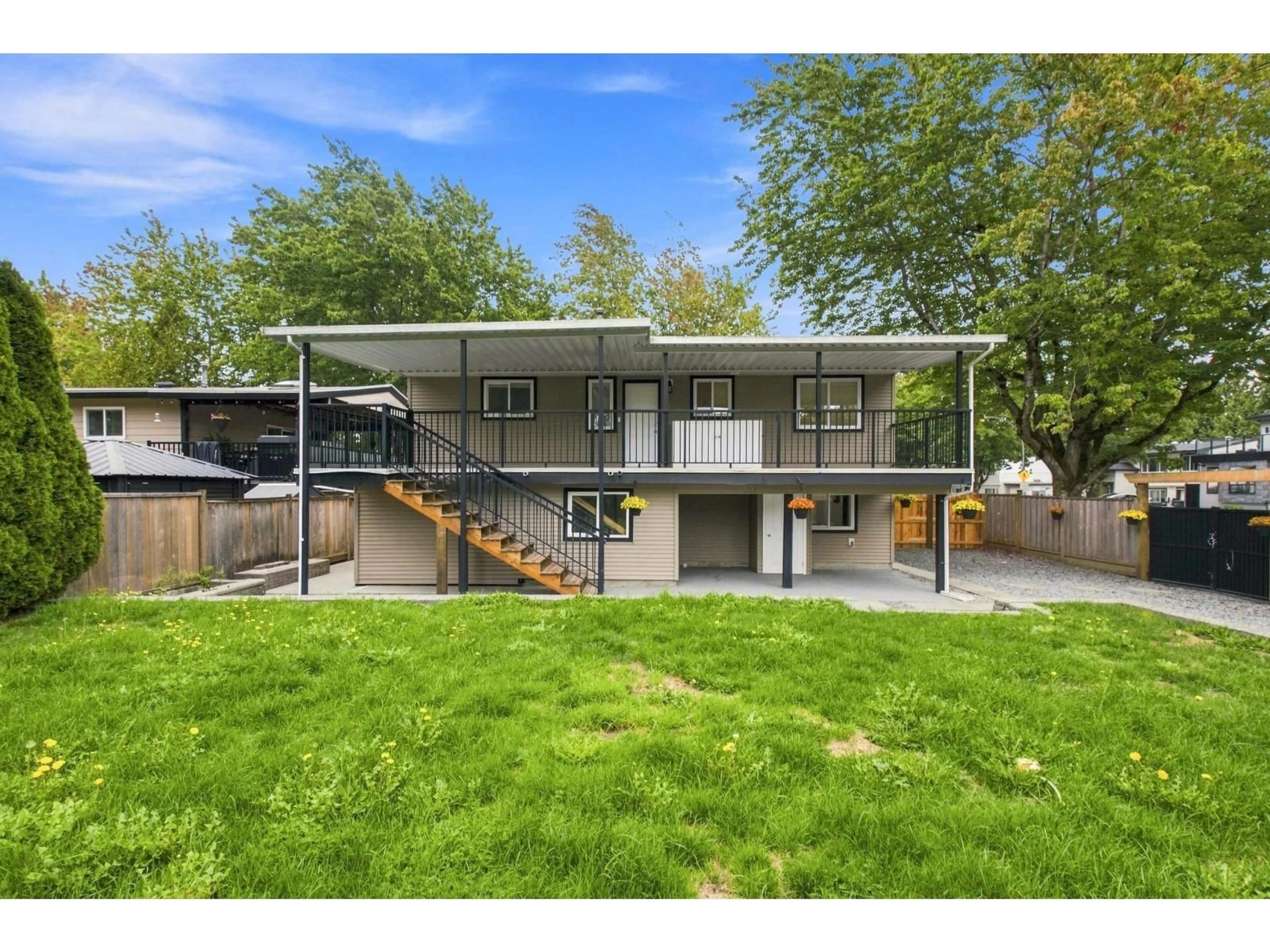 Home with vinyl exterior material, unknown for 6285 173A STREET, Surrey British Columbia V3S5J8