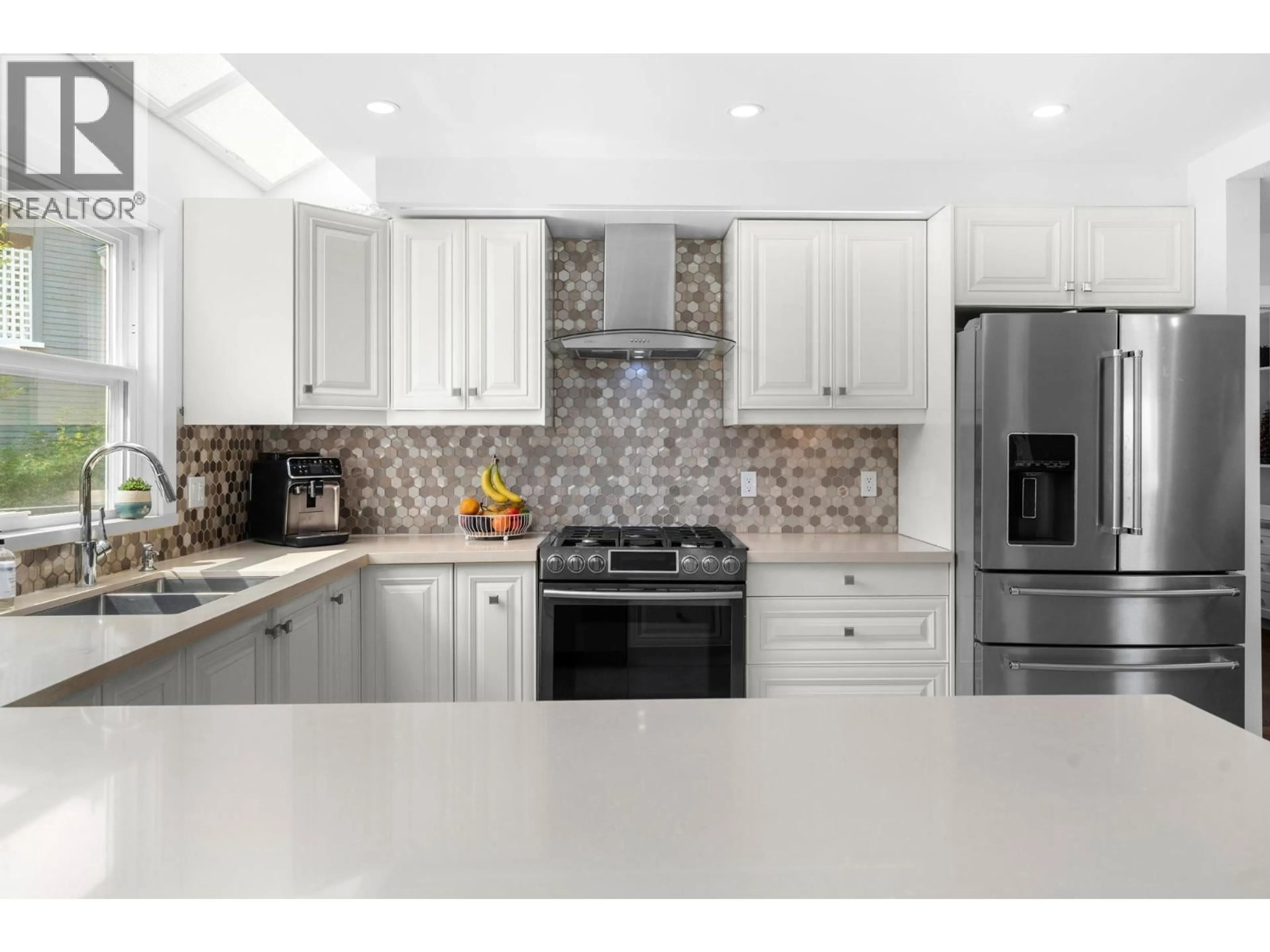 Contemporary kitchen, ceramic/tile floor for 4 - 230 16TH STREET, North Vancouver British Columbia V7M1T6