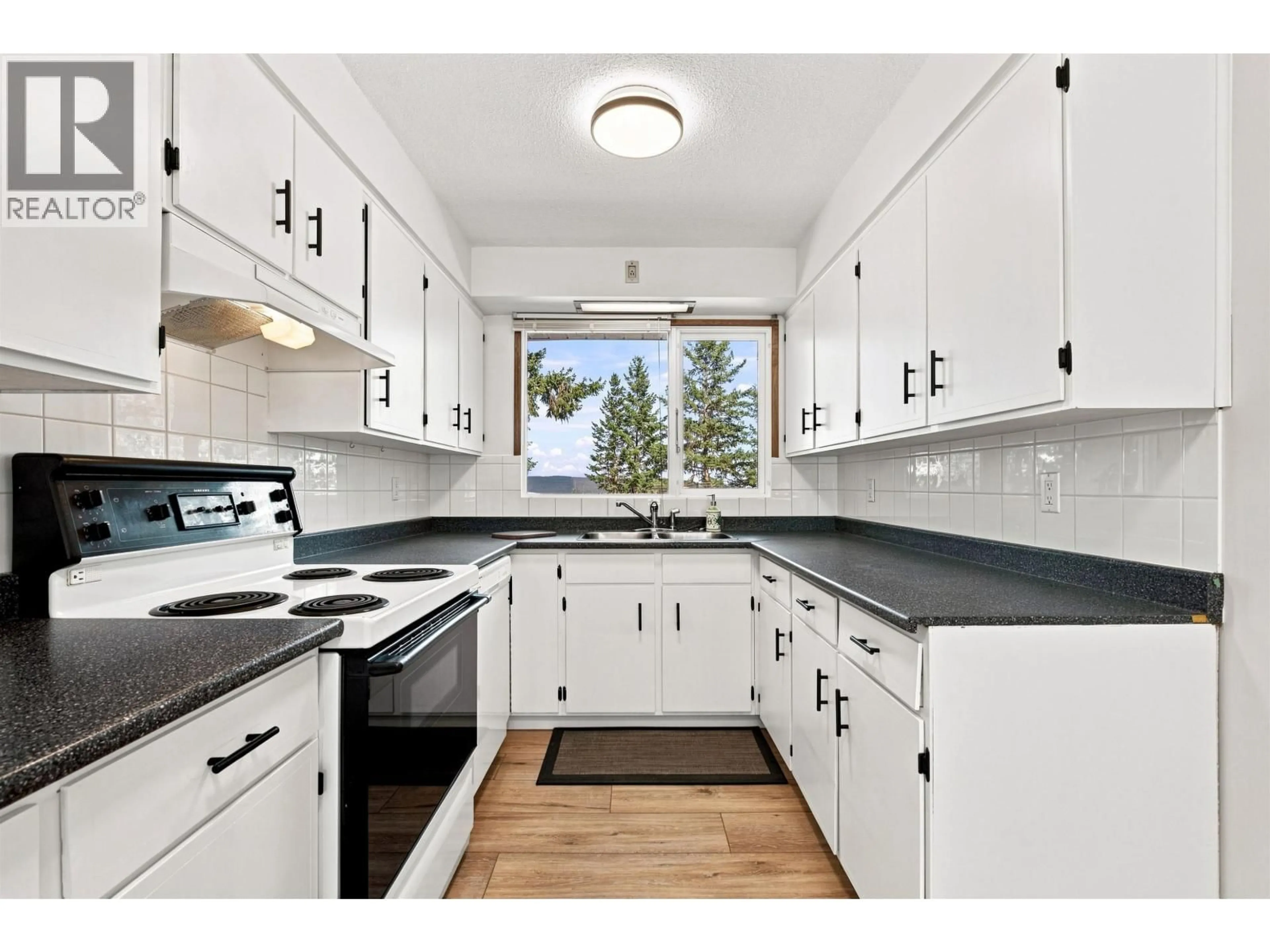 Standard kitchen, unknown for 1004 HODGSON ROAD, Williams Lake British Columbia V2G4Y3