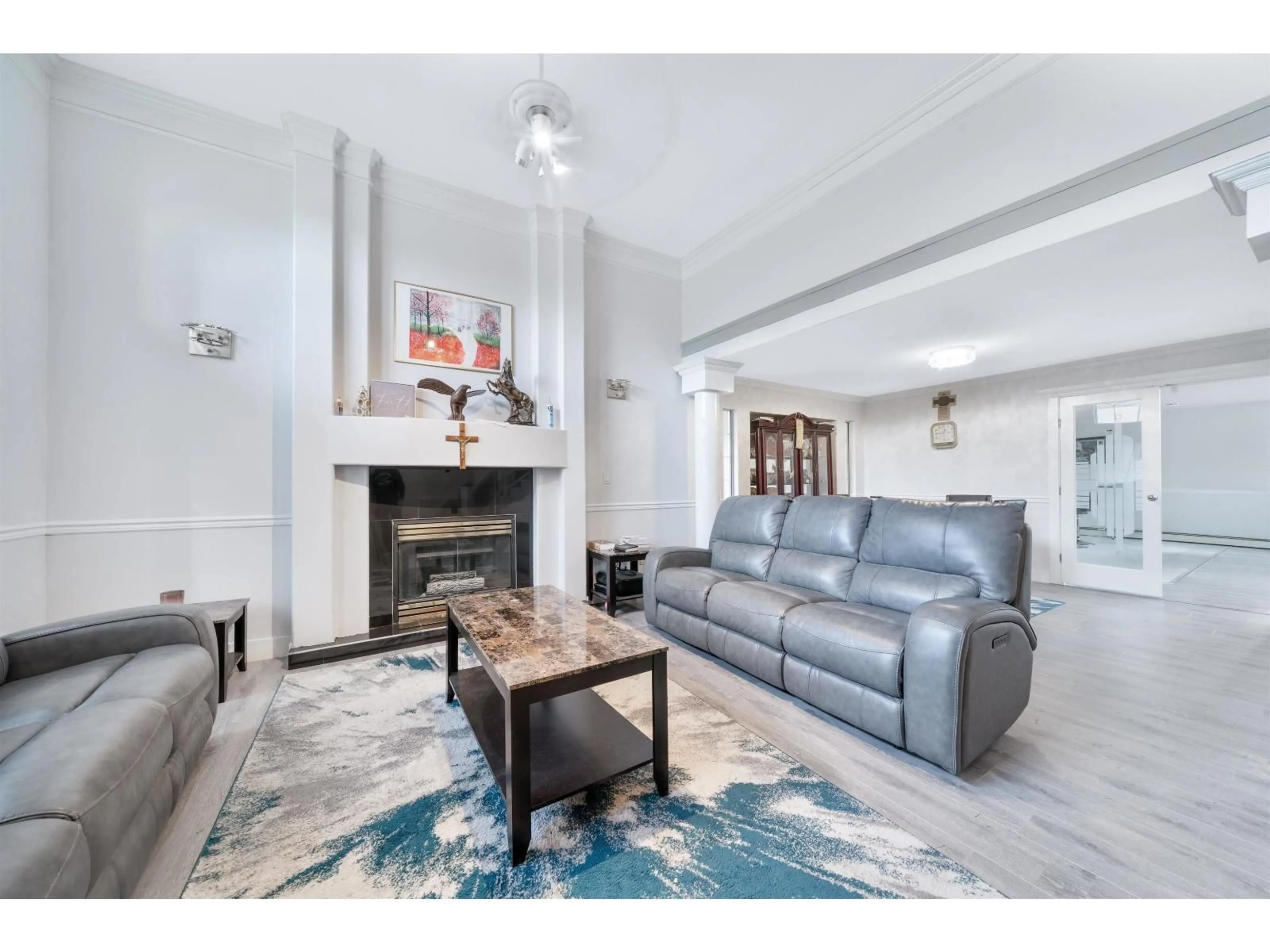 Living room with furniture, unknown for 14339 74A AVENUE, Surrey British Columbia V3W4C6
