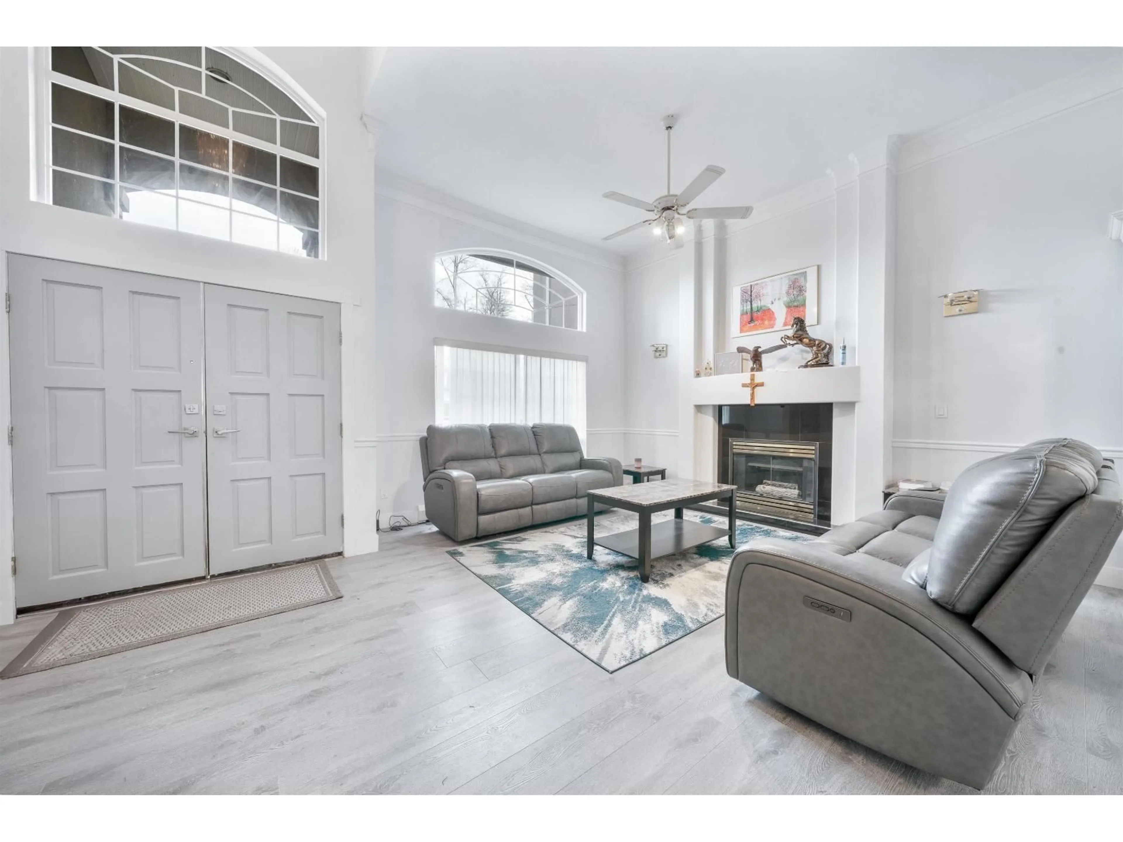 Living room with furniture, unknown for 14339 74A AVENUE, Surrey British Columbia V3W4C6