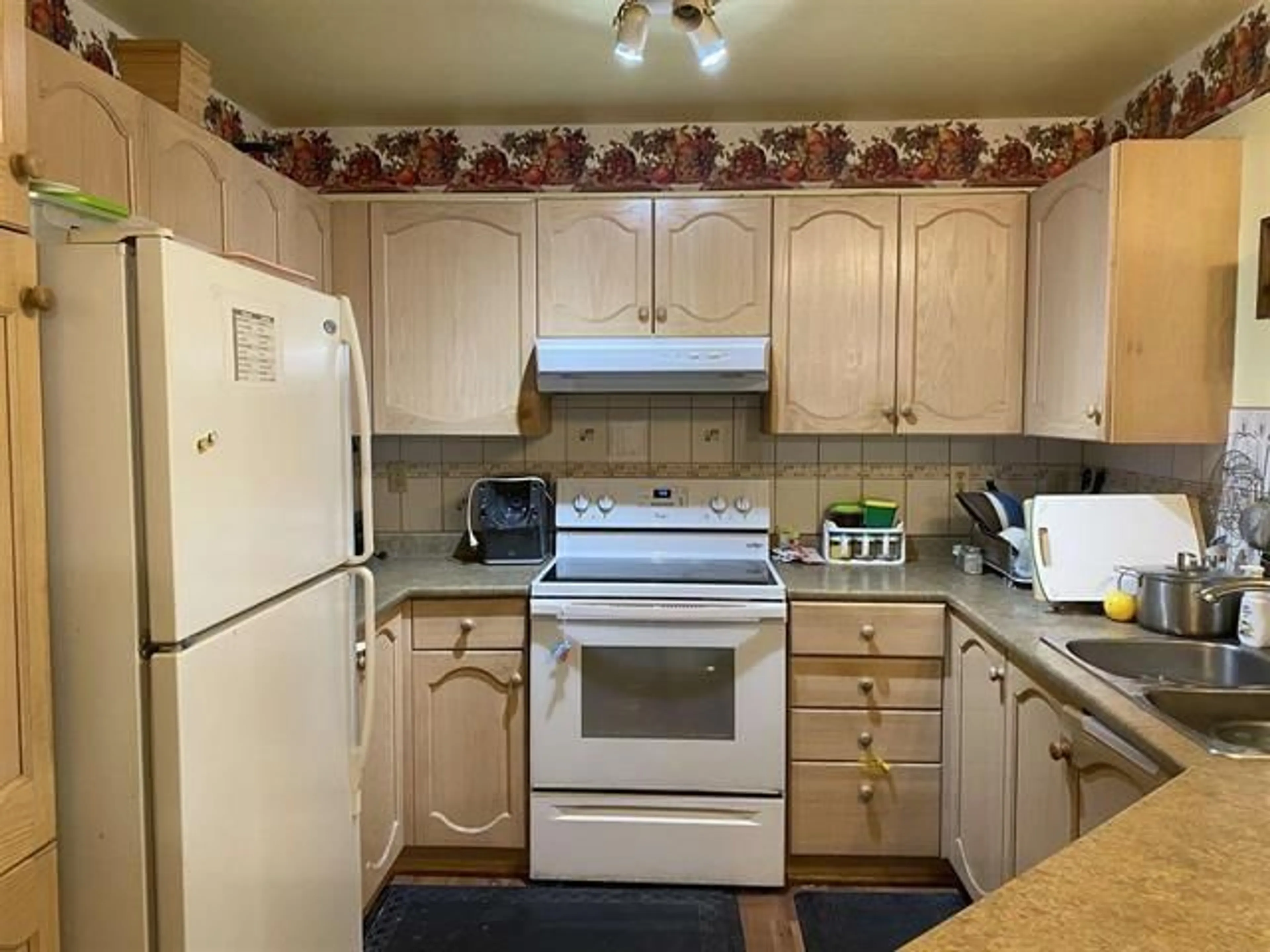 Standard kitchen, unknown for 313 - 10756 138 STREET NORTH, Surrey British Columbia V3T4K5