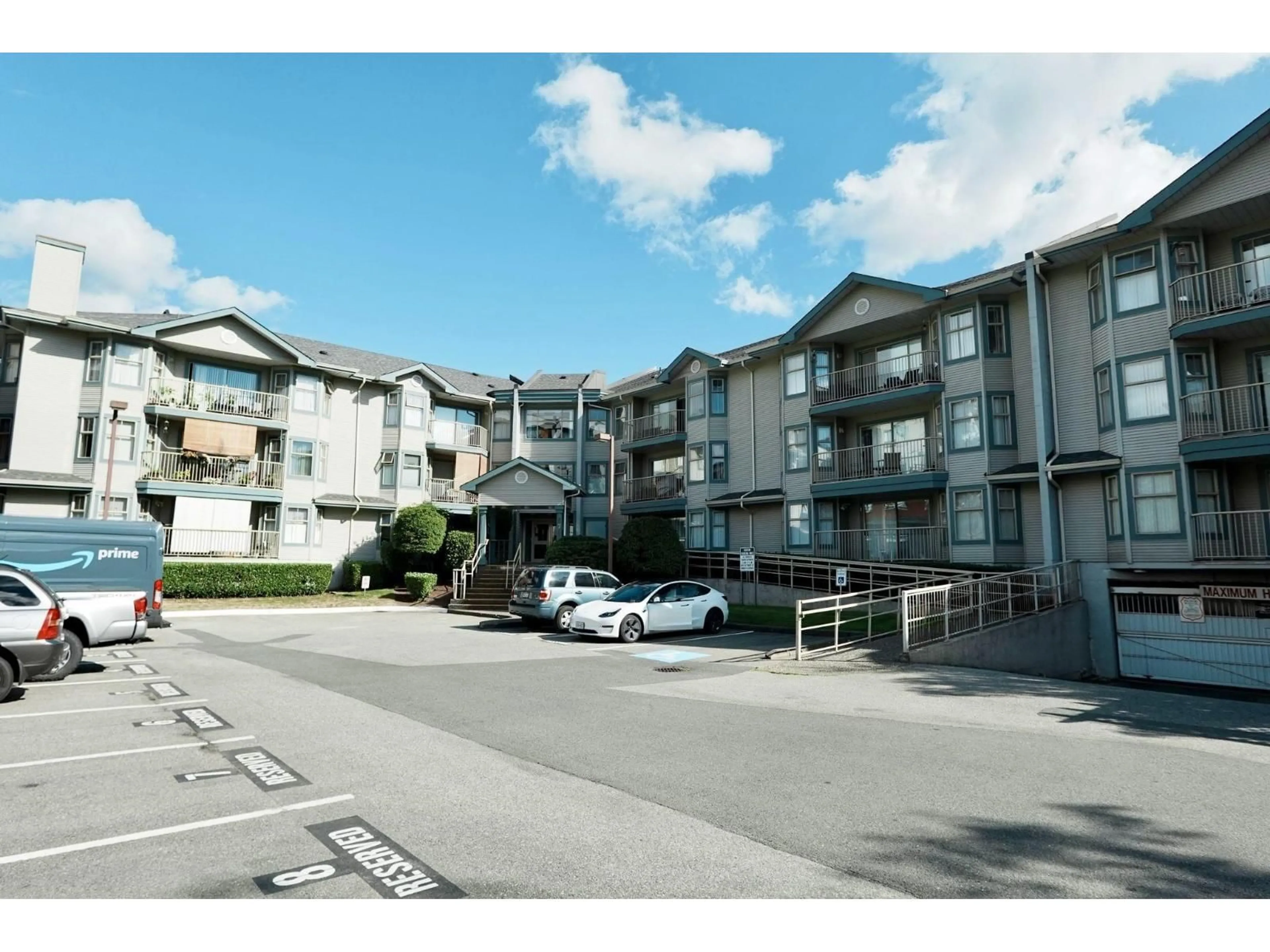 Blurry image for 313 - 10756 138 STREET NORTH, Surrey British Columbia V3T4K5
