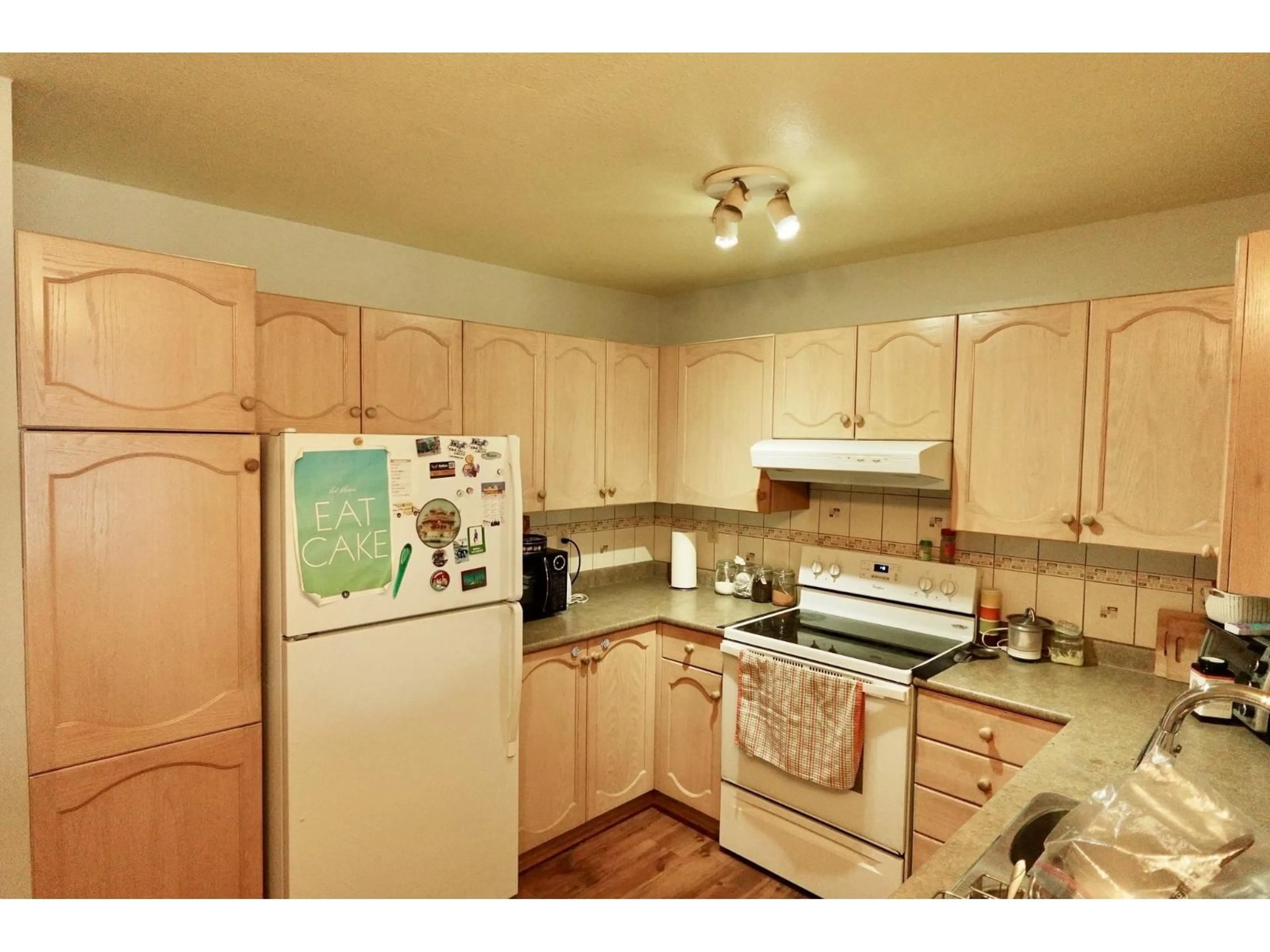 Standard kitchen, wood/laminate floor for 313 - 10756 138 STREET NORTH, Surrey British Columbia V3T4K5
