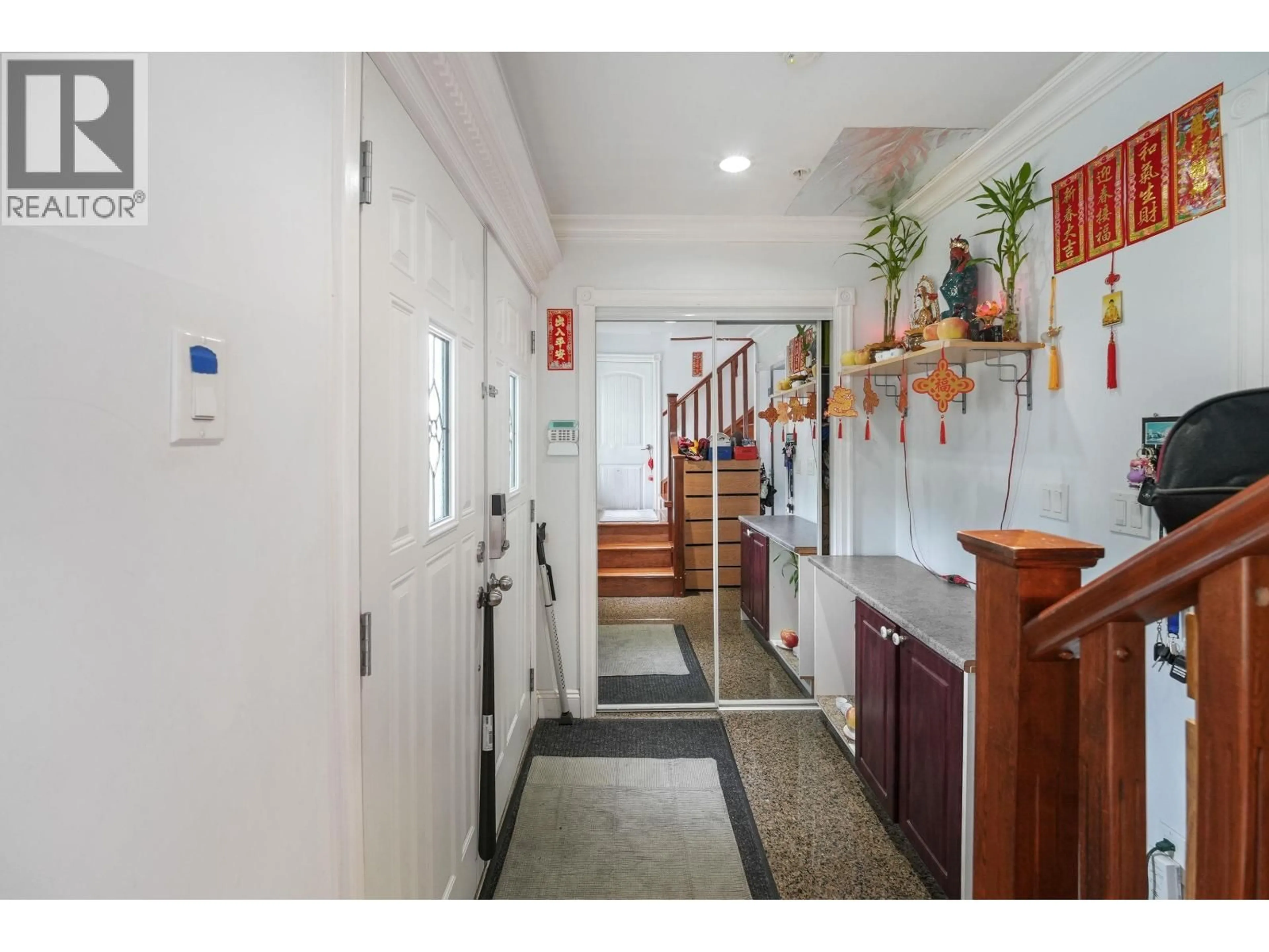 Indoor foyer for 3054 E 5TH AVENUE AVENUE, Vancouver British Columbia V5M1N8