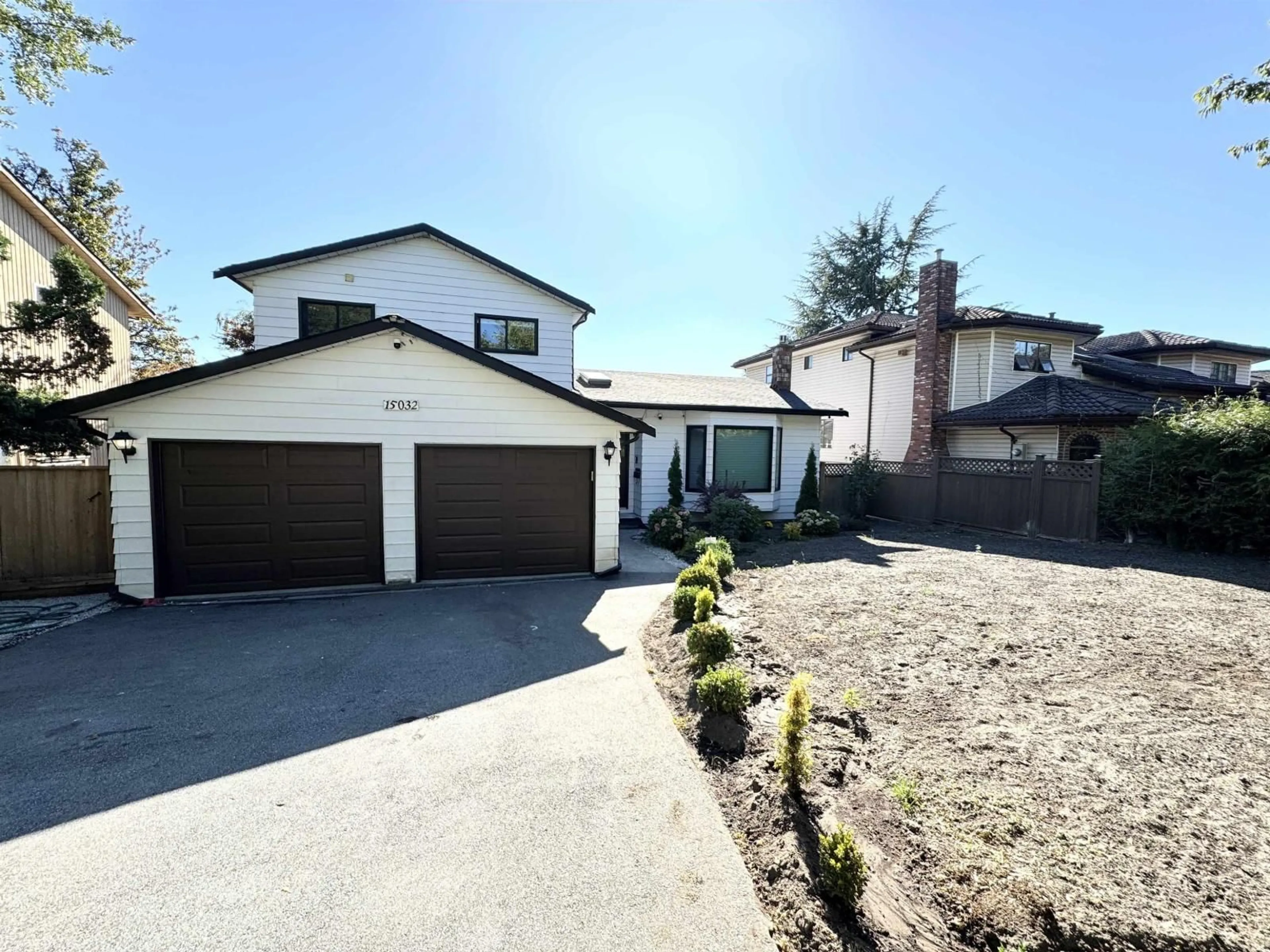 A pic from outside/outdoor area/front of a property/back of a property/a pic from drone, street for 15032 SPENSER DRIVE, Surrey British Columbia V3S5Z7