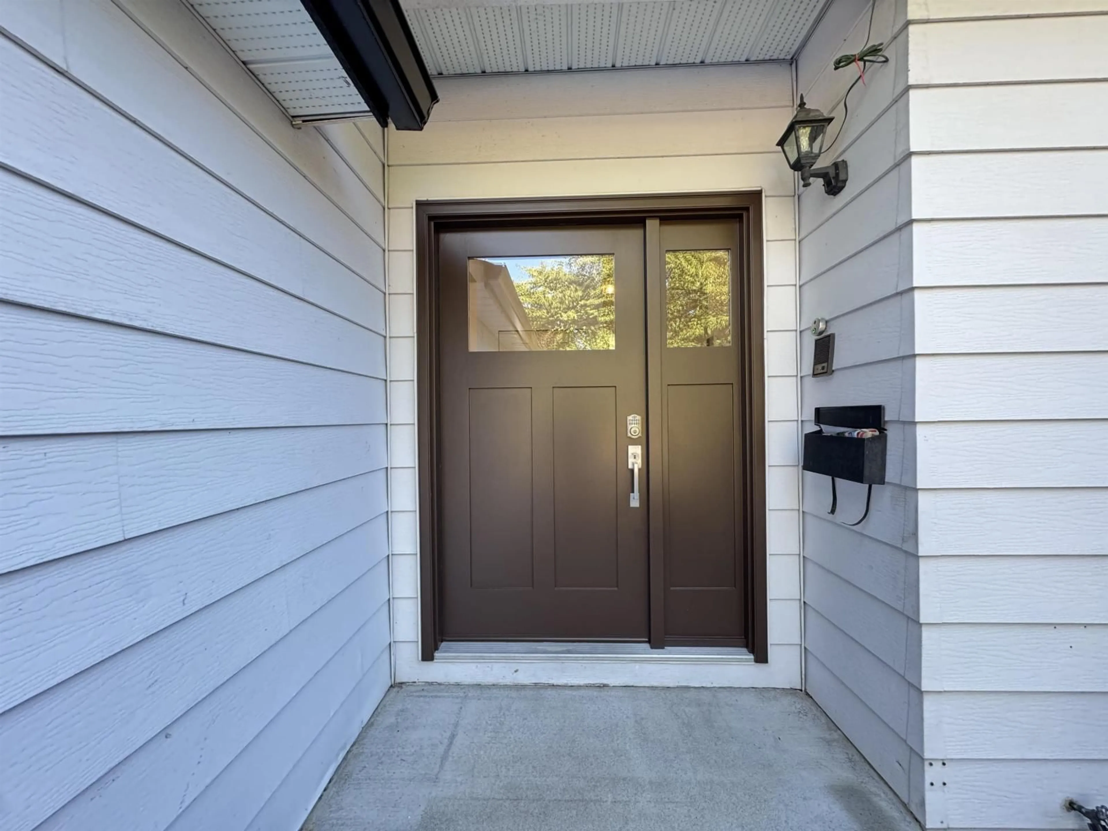 Indoor entryway for 15032 SPENSER DRIVE, Surrey British Columbia V3S5Z7