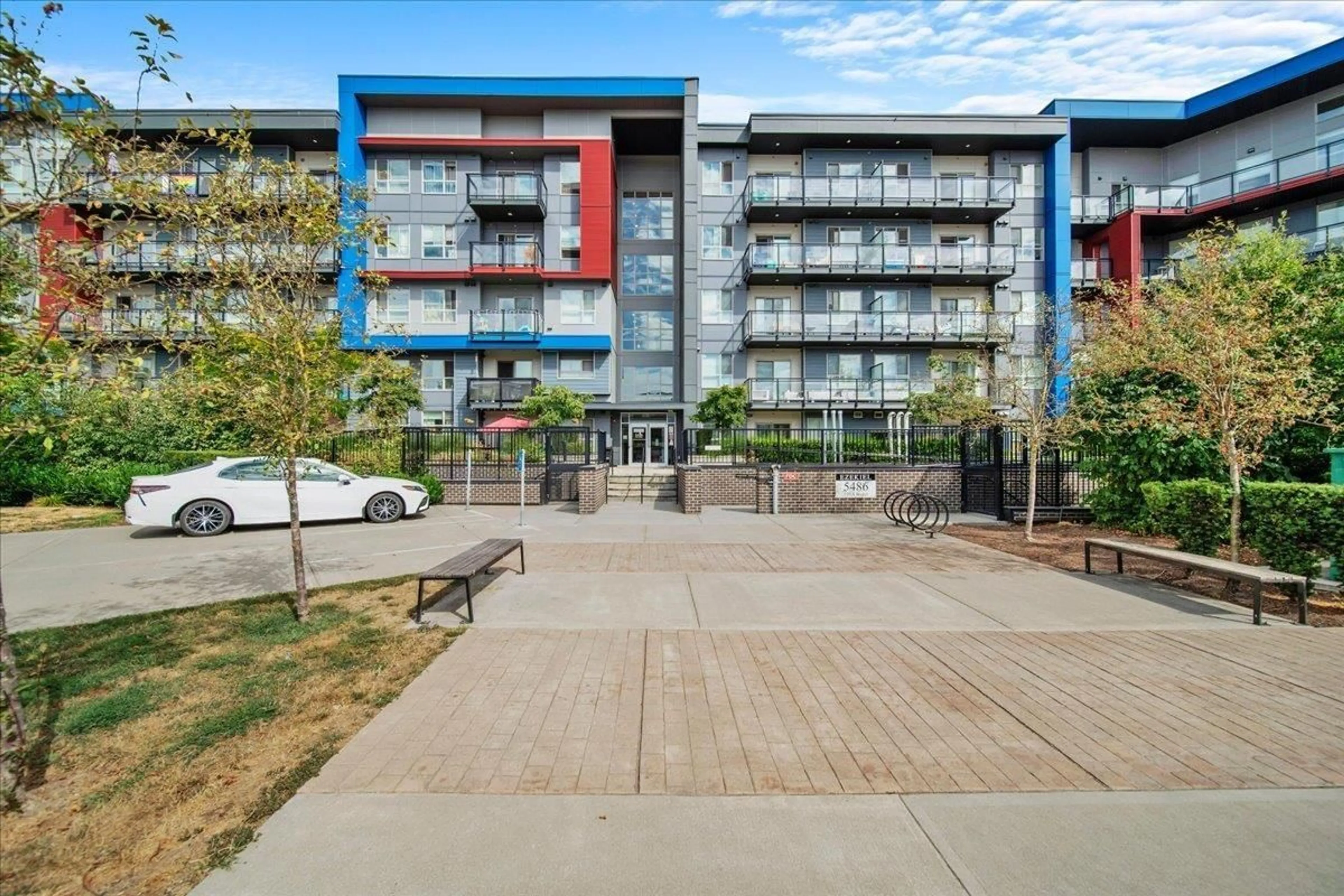 Patio, street for 420 - 5486 199A STREET, Langley British Columbia V3A0N6