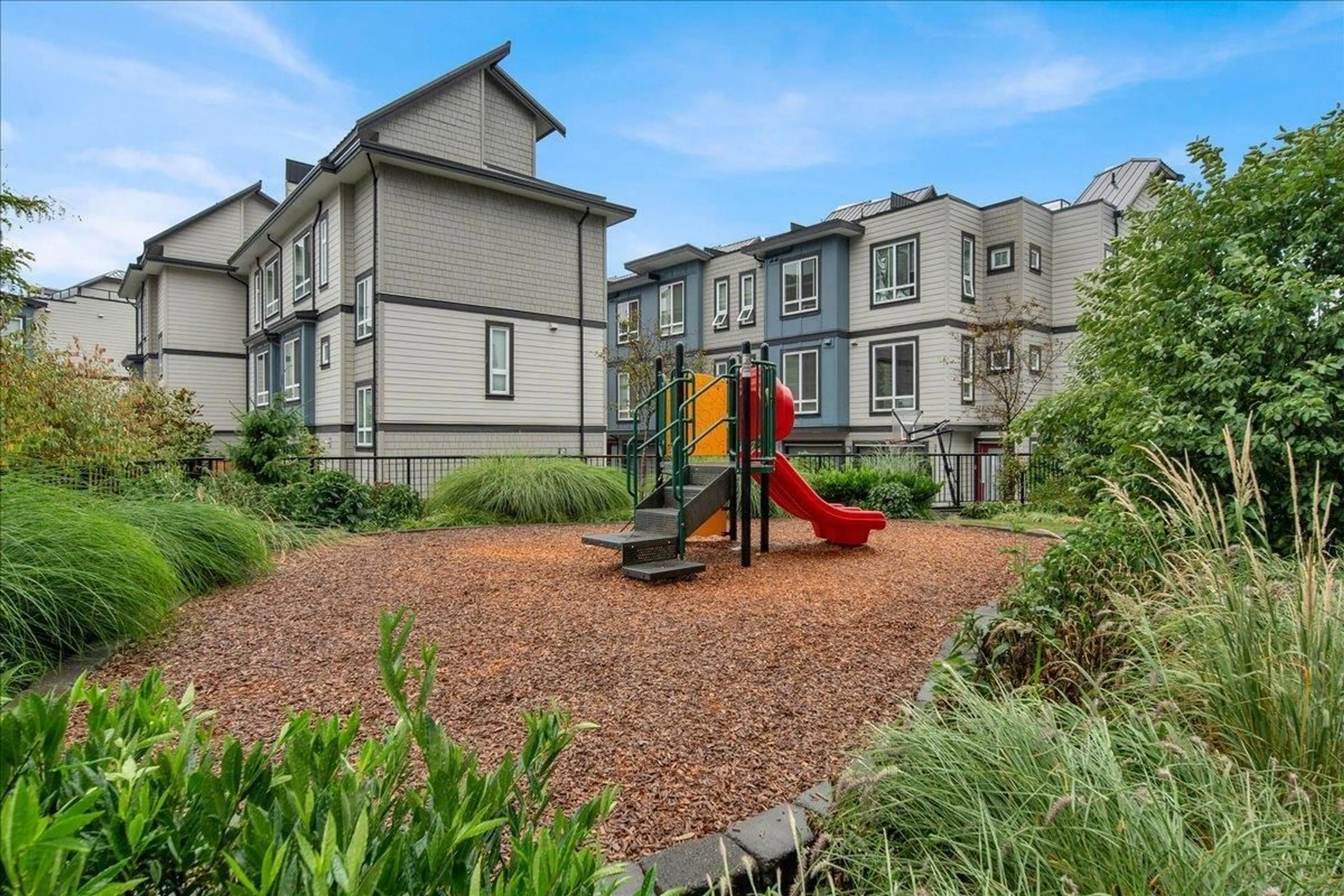 Patio, unknown for 420 - 5486 199A STREET, Langley British Columbia V3A0N6