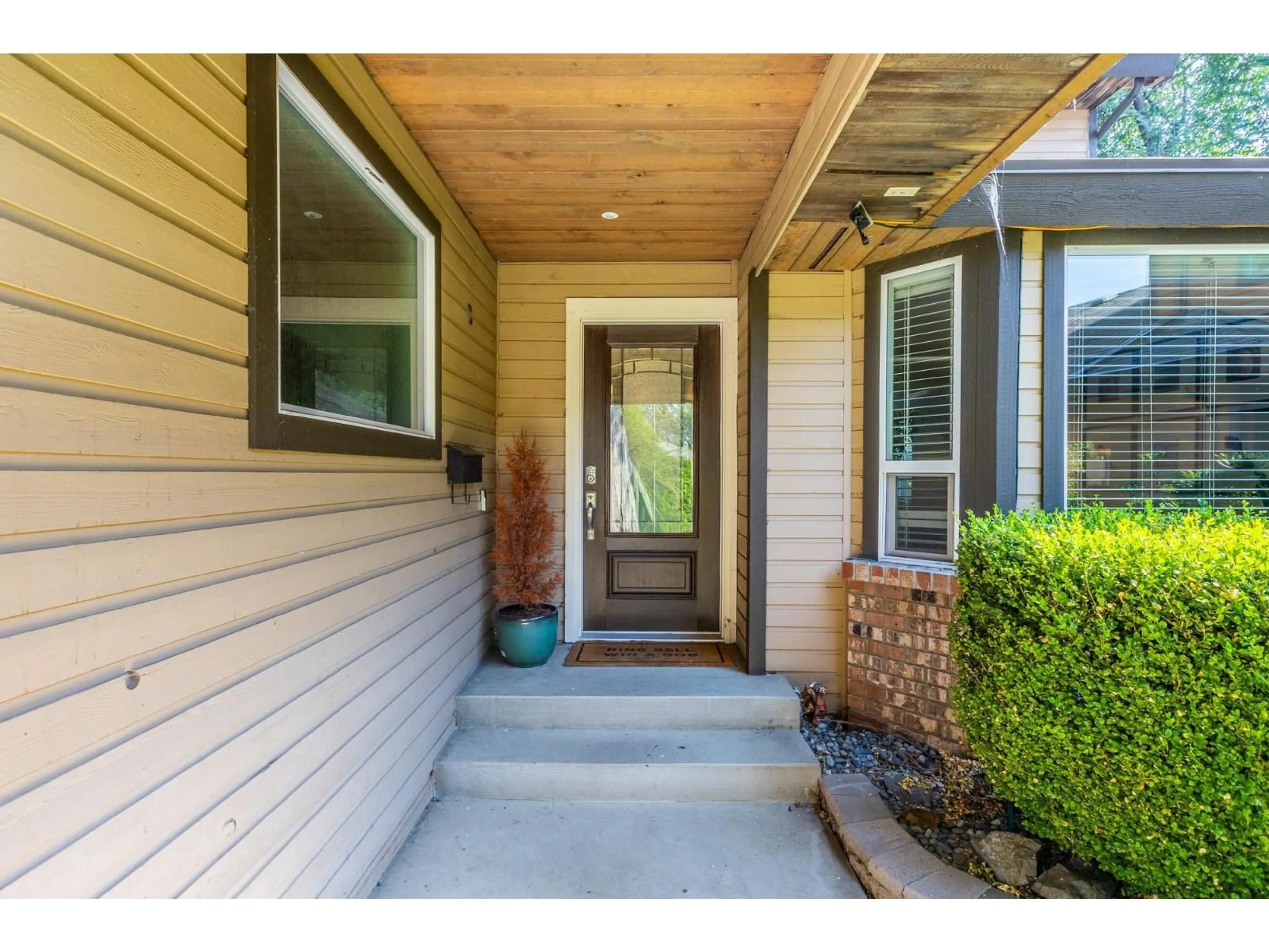 Indoor entryway for 16163 BROOKSIDE GROVE, Surrey British Columbia V4N1S8