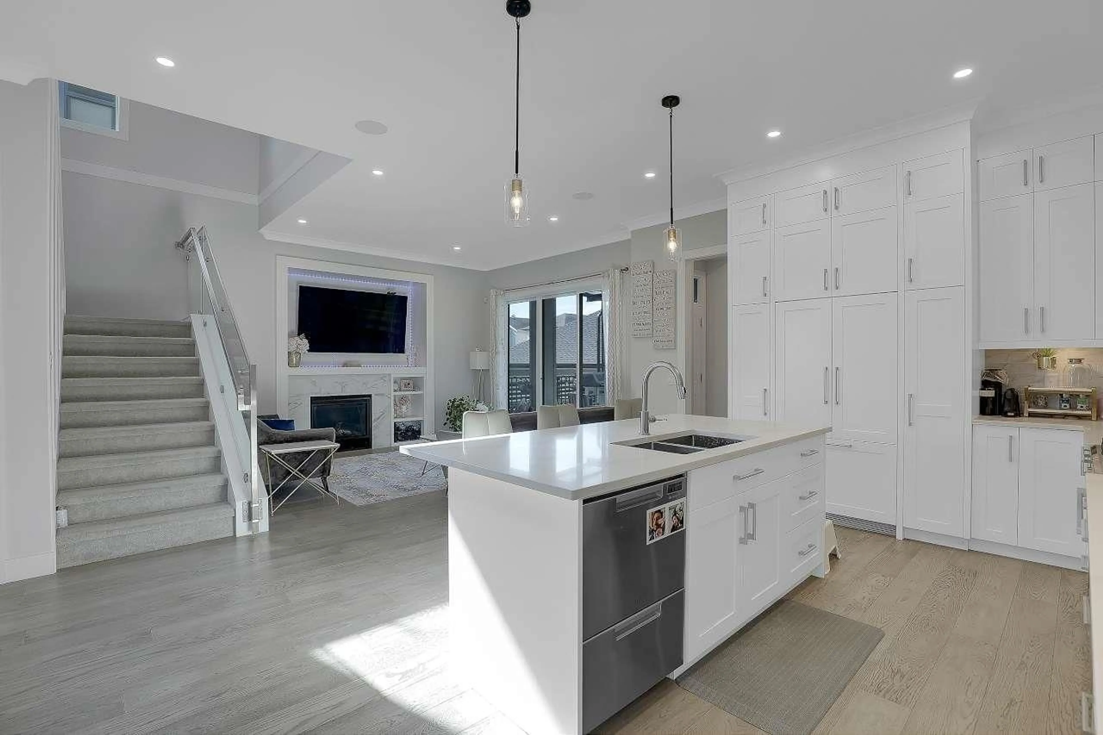 Open concept kitchen, unknown for 15785 CRANLEY DRIVE, Surrey British Columbia V4A5C3
