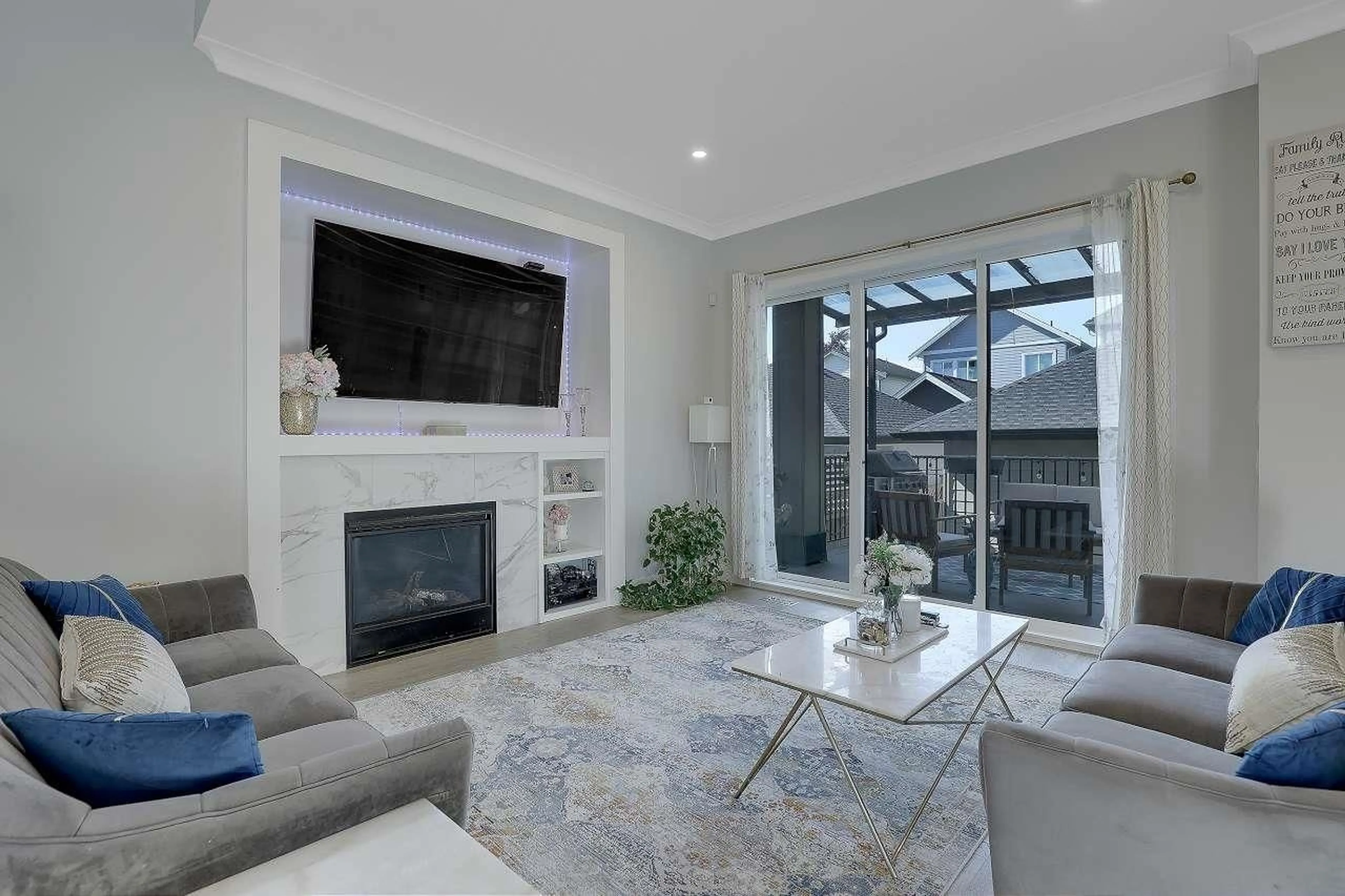 Living room with furniture, unknown for 15785 CRANLEY DRIVE, Surrey British Columbia V4A5C3