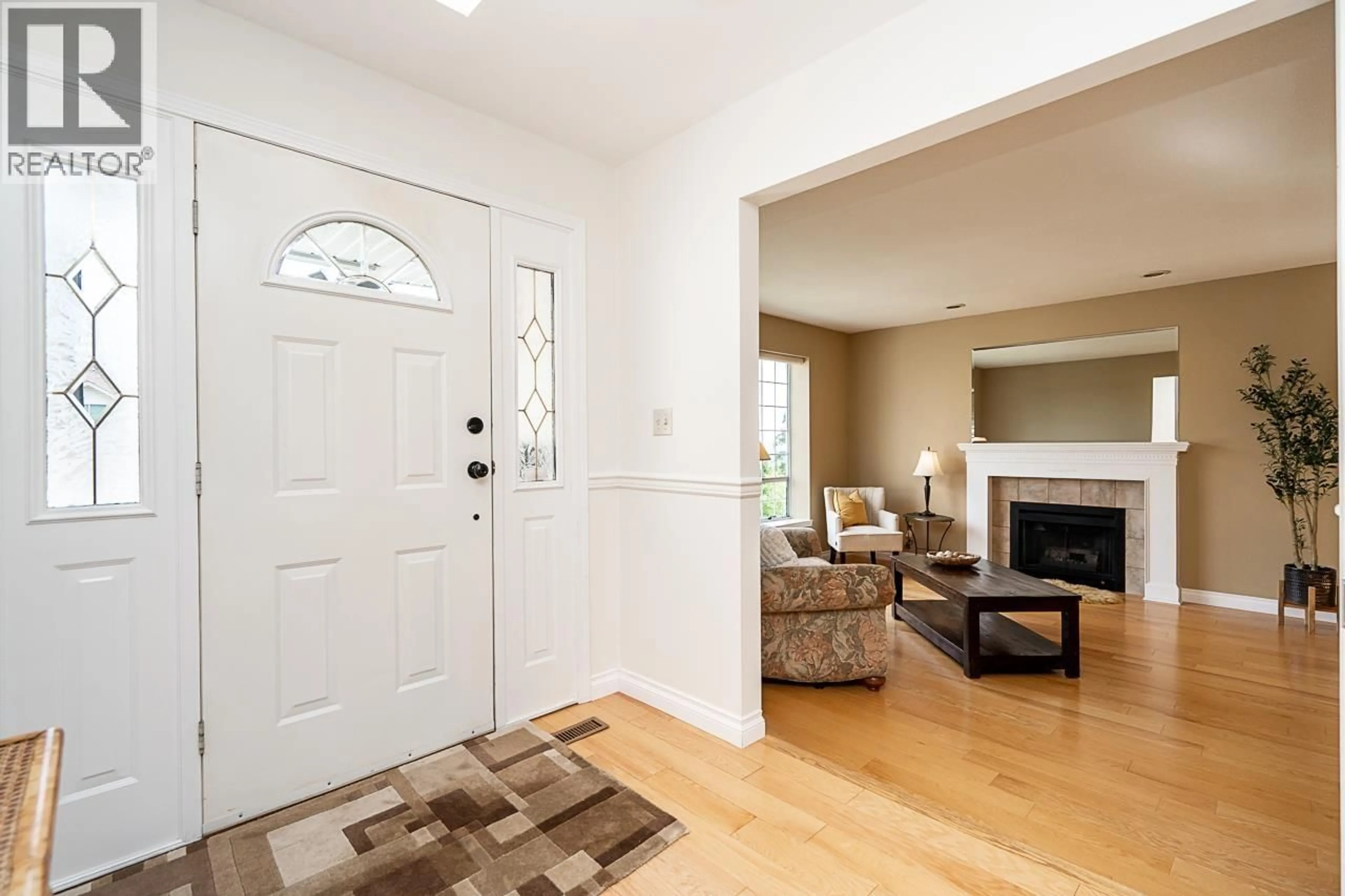 Indoor entryway for 2670 BREWSTER DRIVE, Coquitlam British Columbia V3B7A4