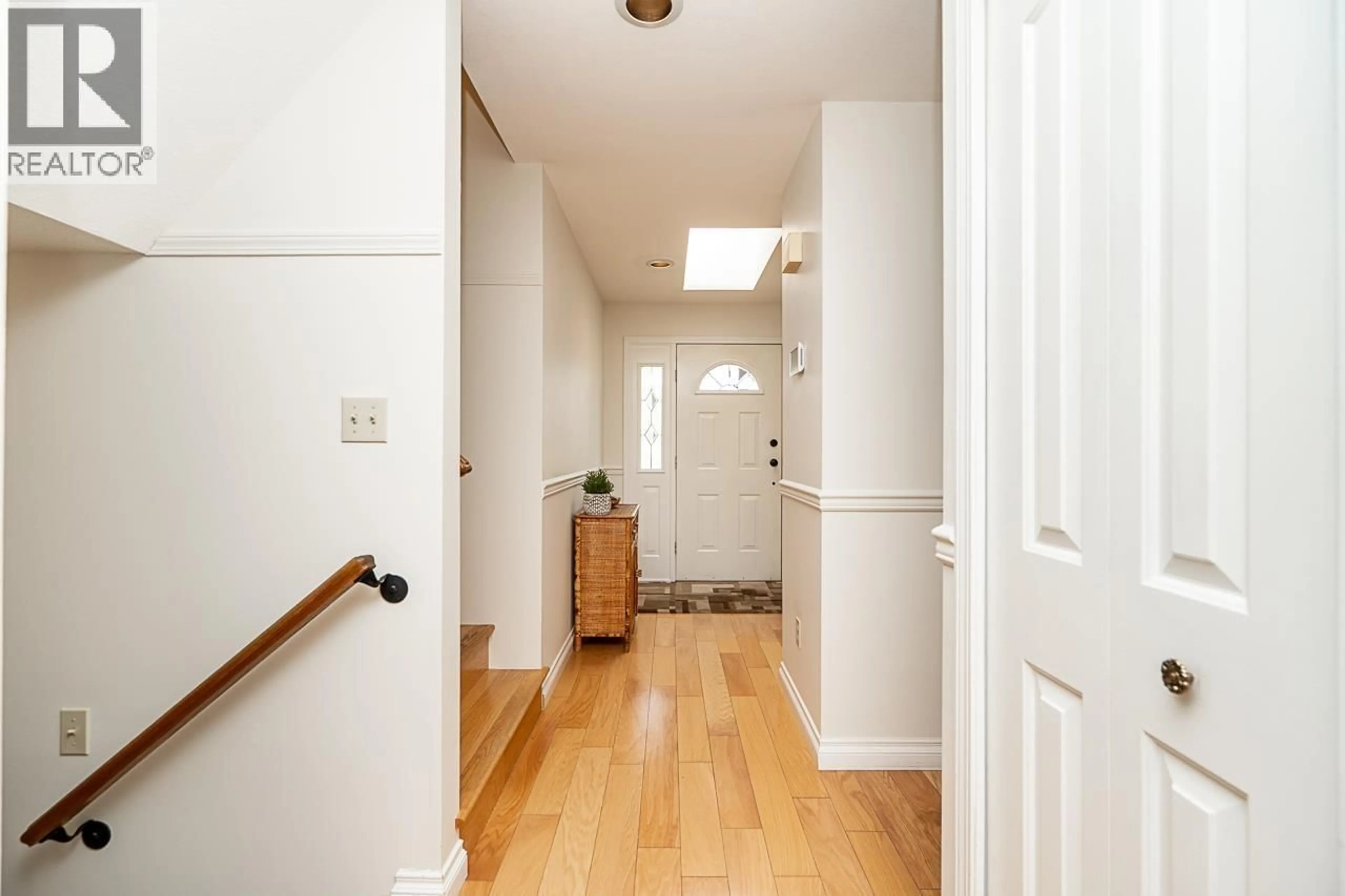Indoor entryway for 2670 BREWSTER DRIVE, Coquitlam British Columbia V3B7A4