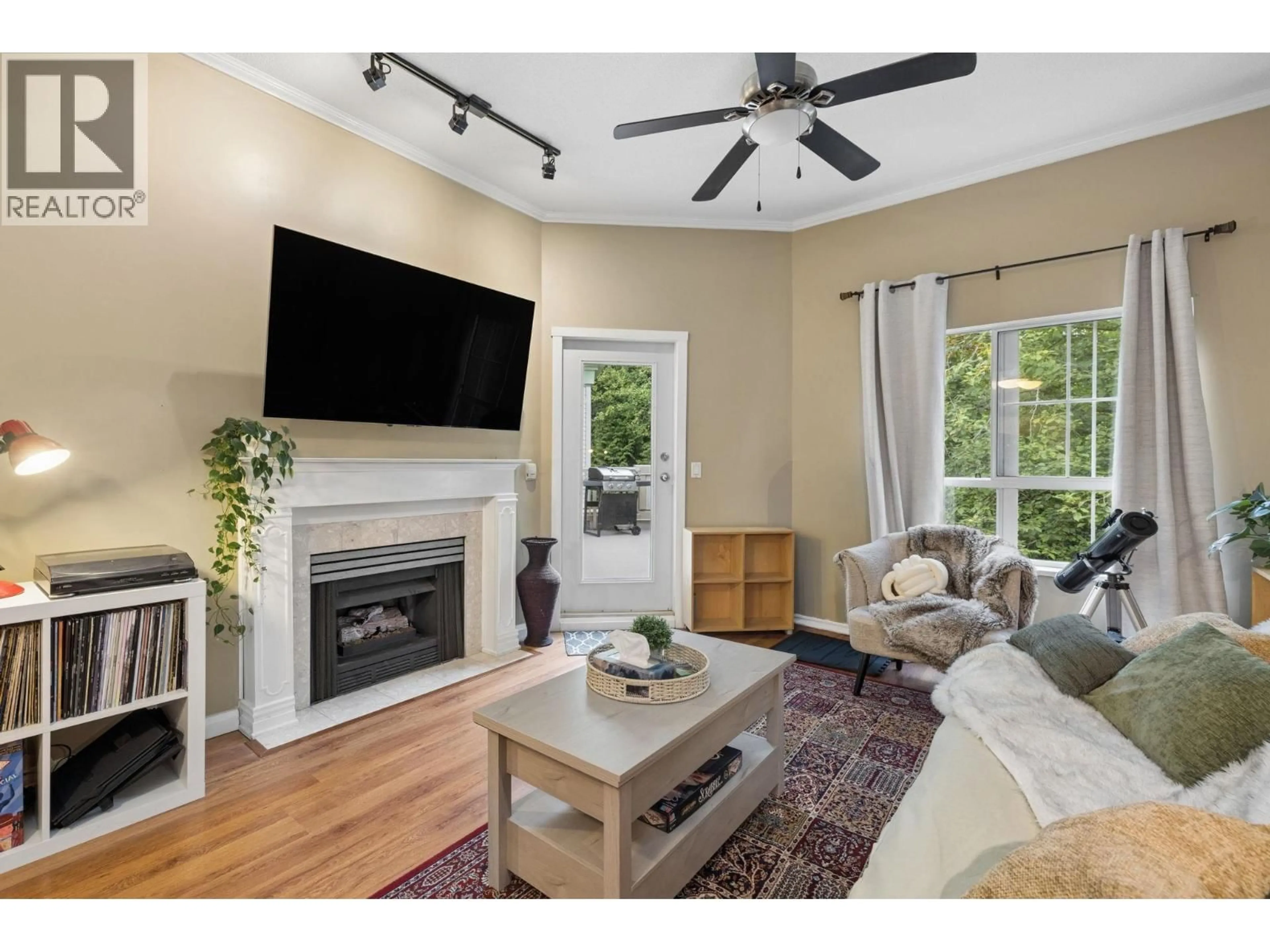 Living room with furniture, unknown for 418 - 2960 PRINCESS CRESCENT, Coquitlam British Columbia V3B7P2