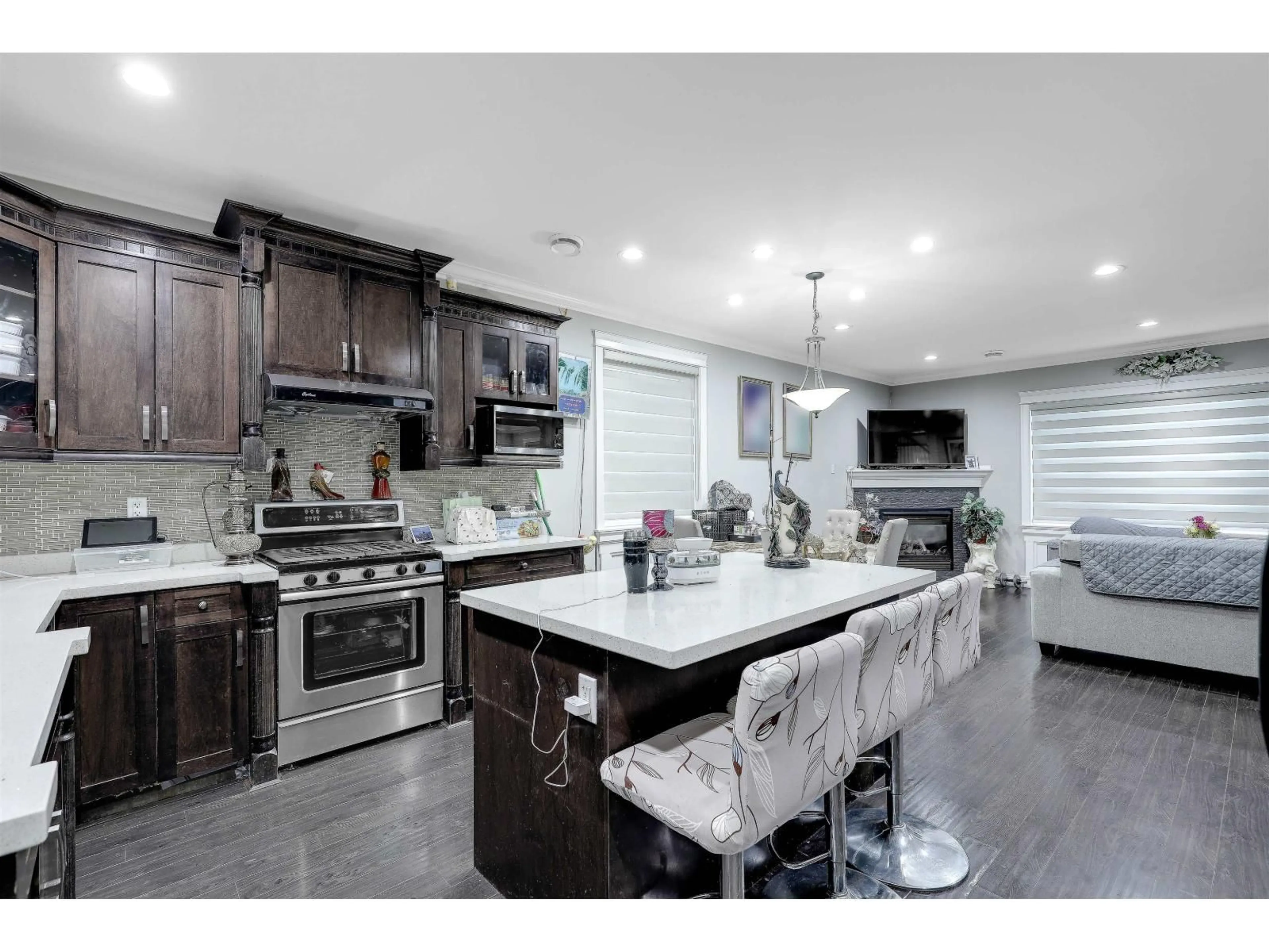 Open concept kitchen, ceramic/tile floor for 14866 62A AVENUE, Surrey British Columbia V3S2W9