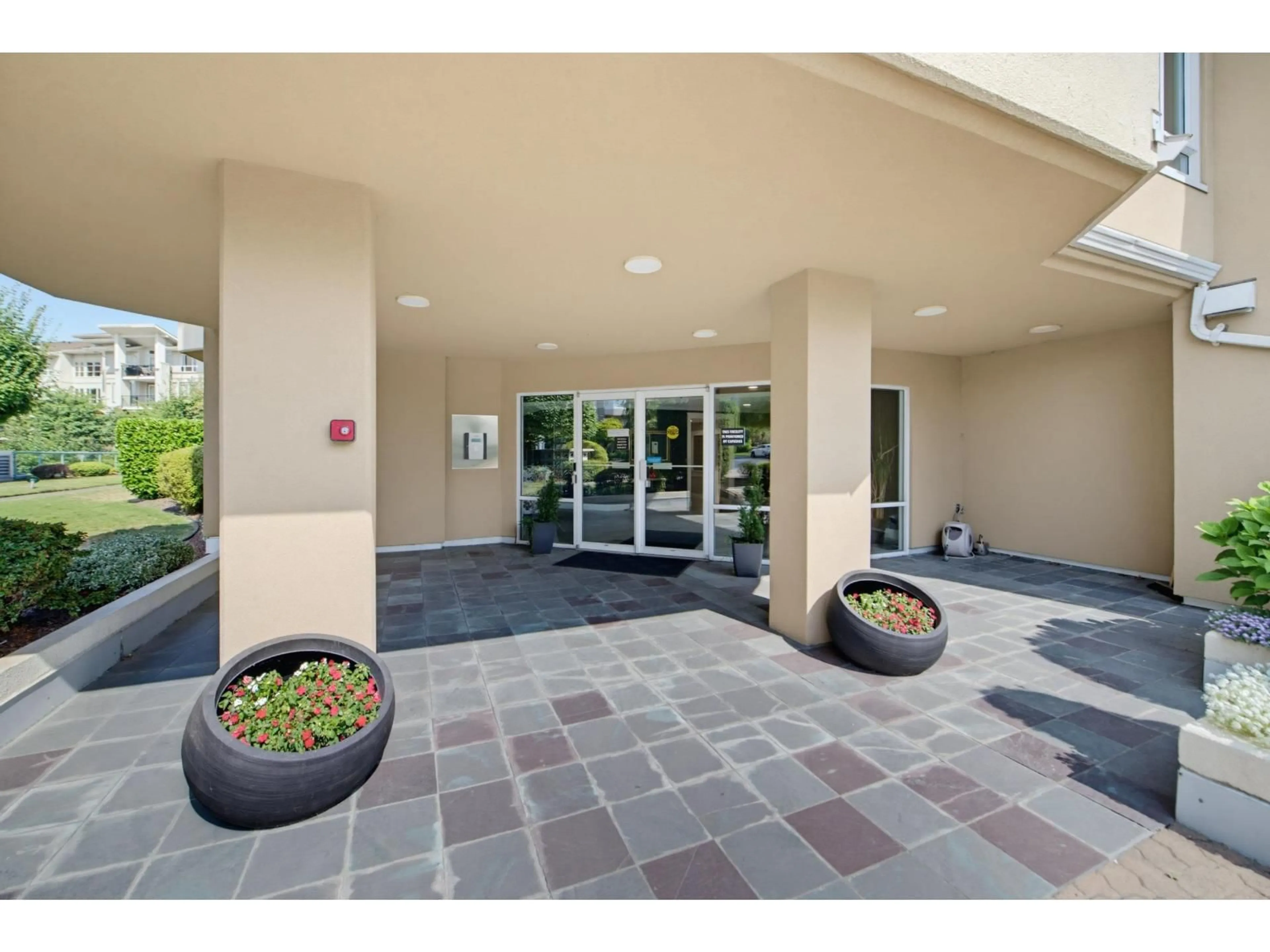 Indoor foyer for 701 - 3190 GLADWIN ROAD, Abbotsford British Columbia V2T5T2