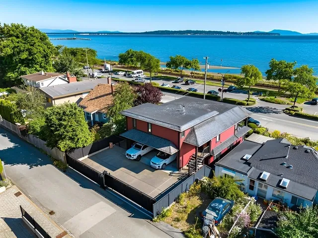 14647 MARINE DRIVE, White Rock 3