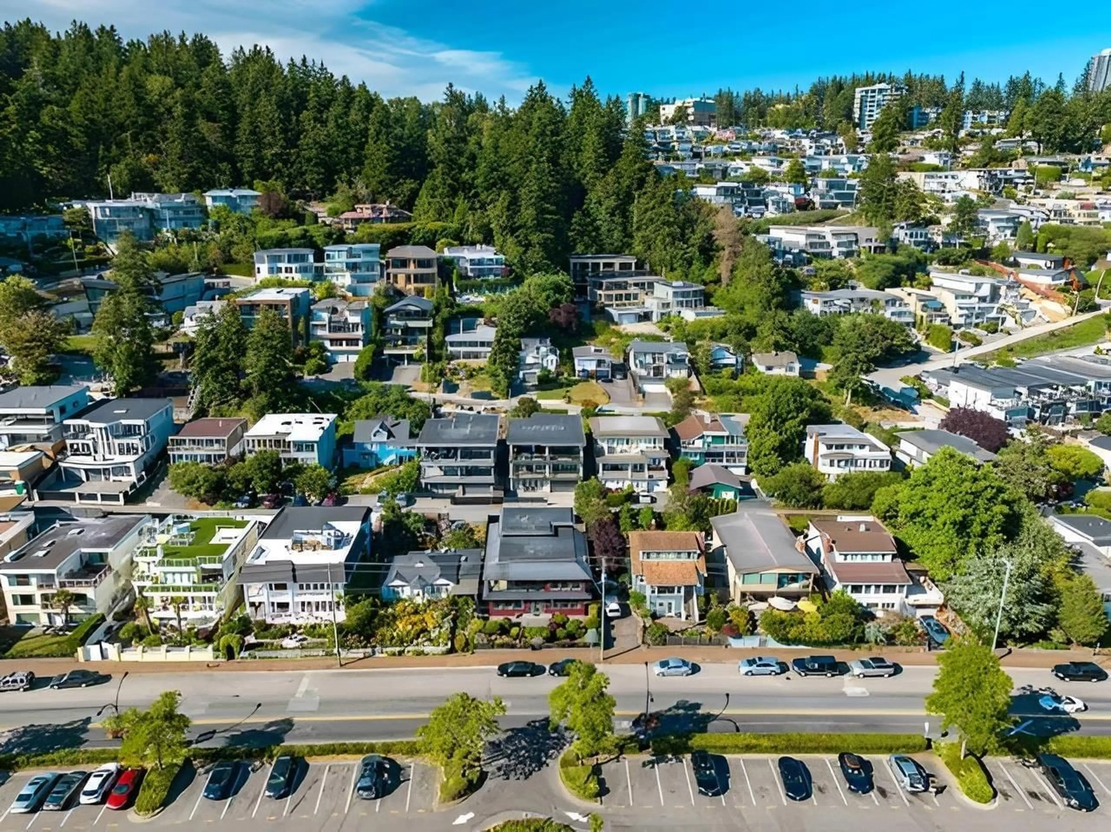 A pic from outside/outdoor area/front of a property/back of a property/a pic from drone, street for 14647 MARINE DRIVE, White Rock British Columbia V4B1B8