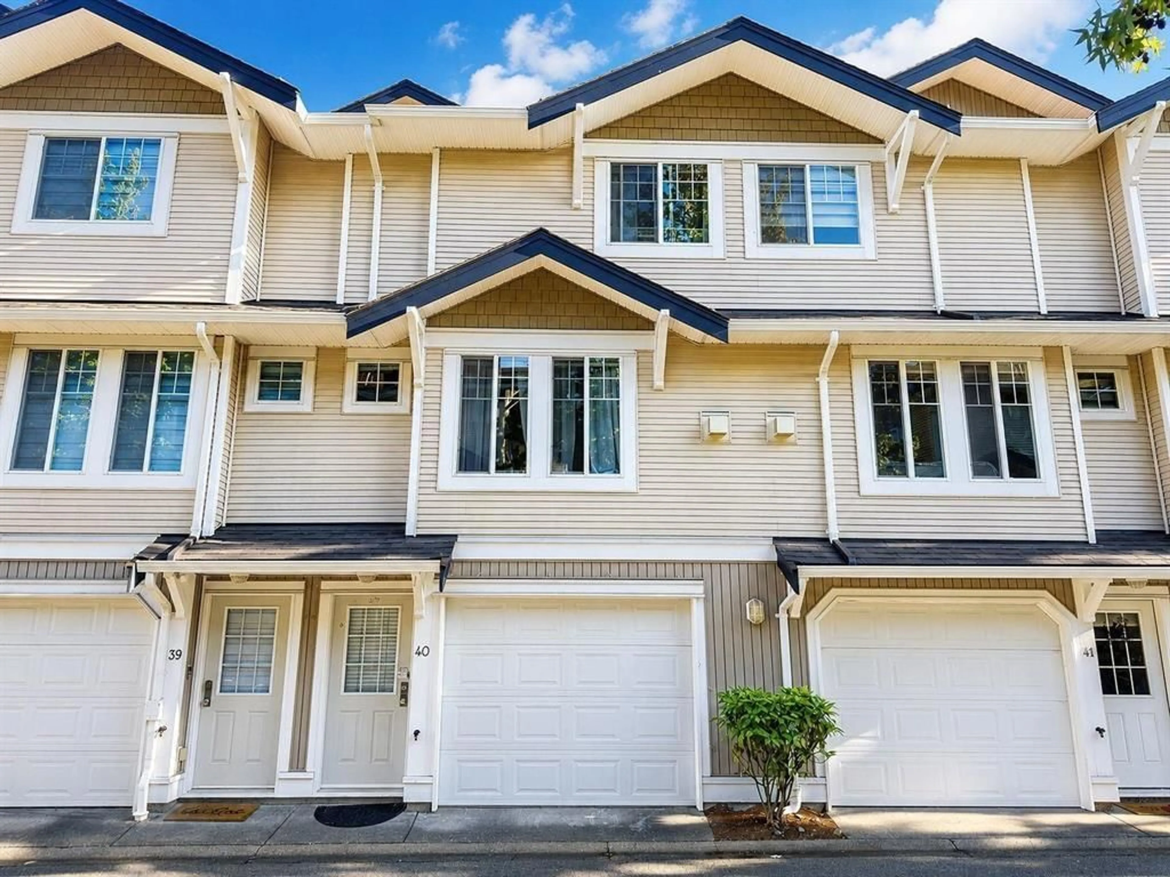 Home with vinyl exterior material, street for 40 - 6533 121 STREET AVENUE, Surrey British Columbia V3W1M5