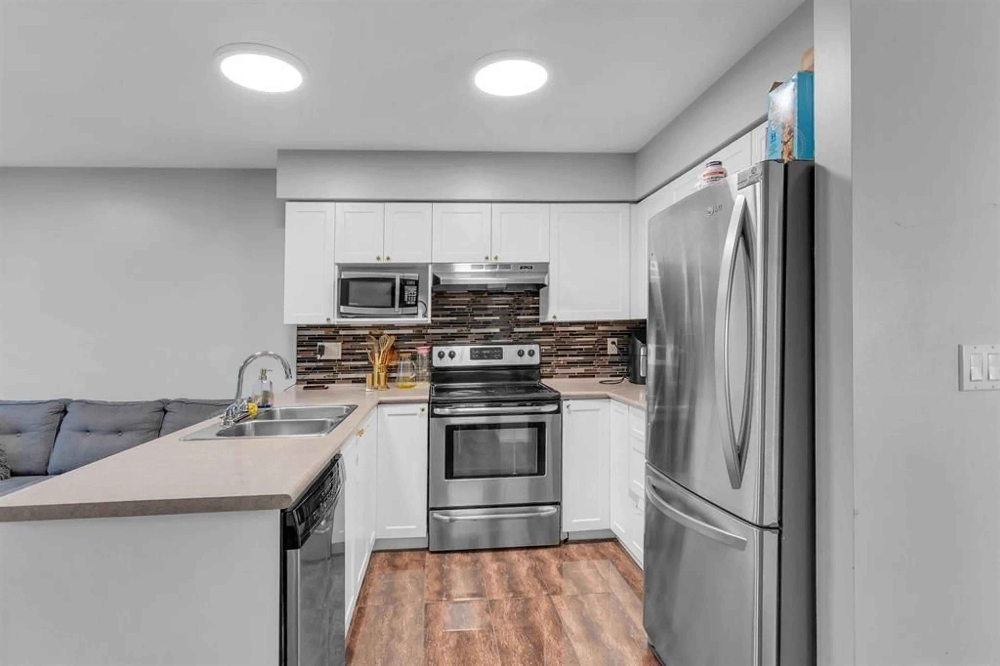 Standard kitchen, unknown for 40 - 6533 121 STREET AVENUE, Surrey British Columbia V3W1M5