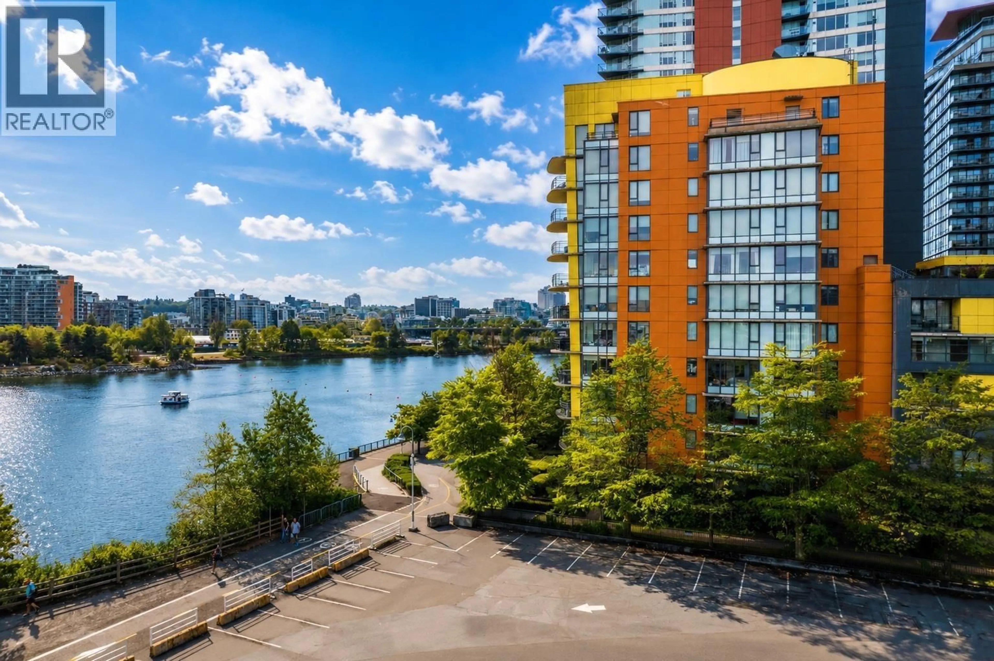 Patio, water/lake/river/ocean view for 200 - 9 SMITHE MEWS, Vancouver British Columbia V6B0B6