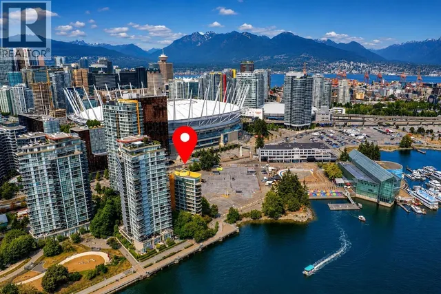 200 - 9 SMITHE MEWS, Vancouver 3