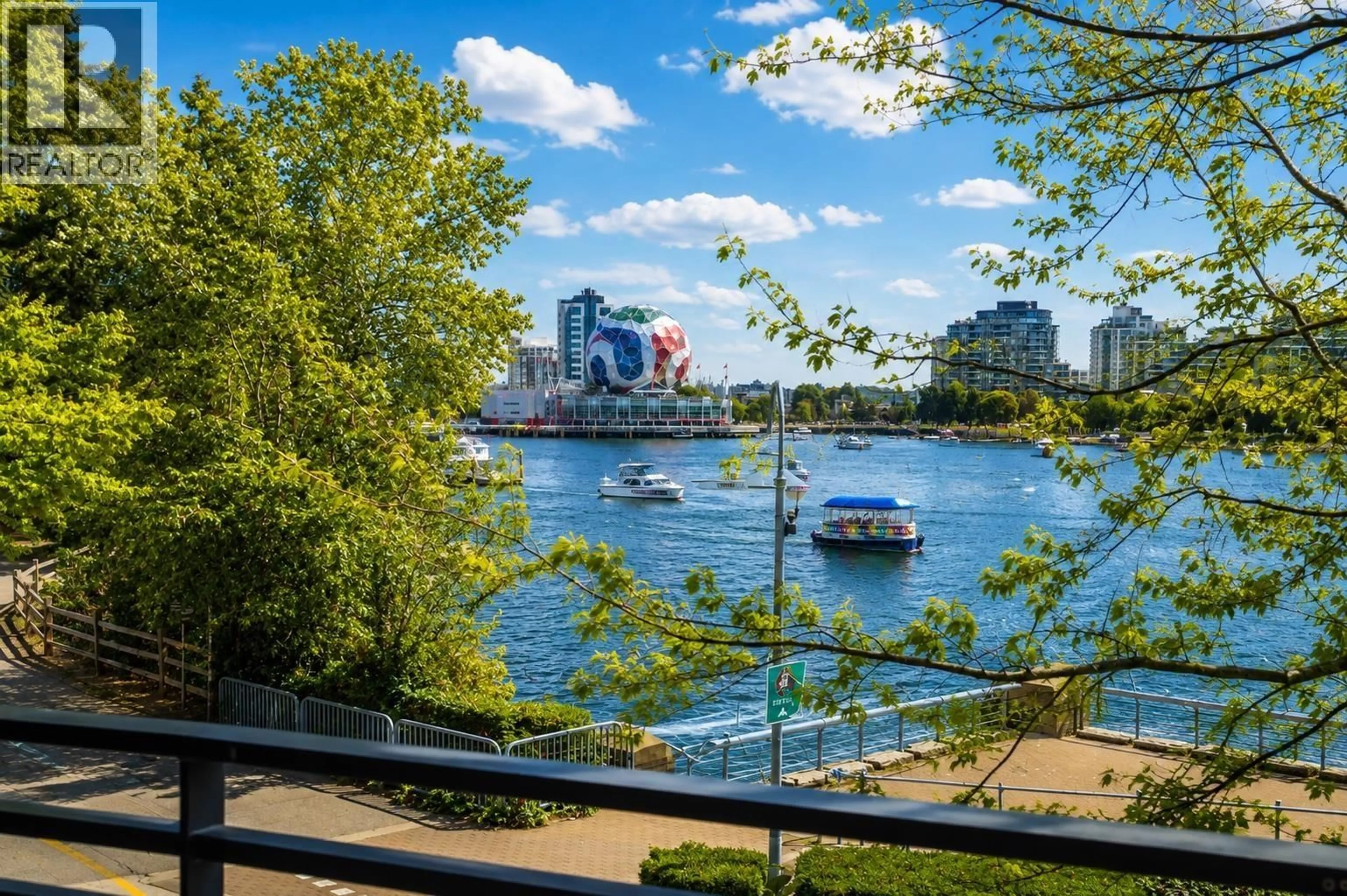 Patio, water/lake/river/ocean view for 200 - 9 SMITHE MEWS, Vancouver British Columbia V6B0B6