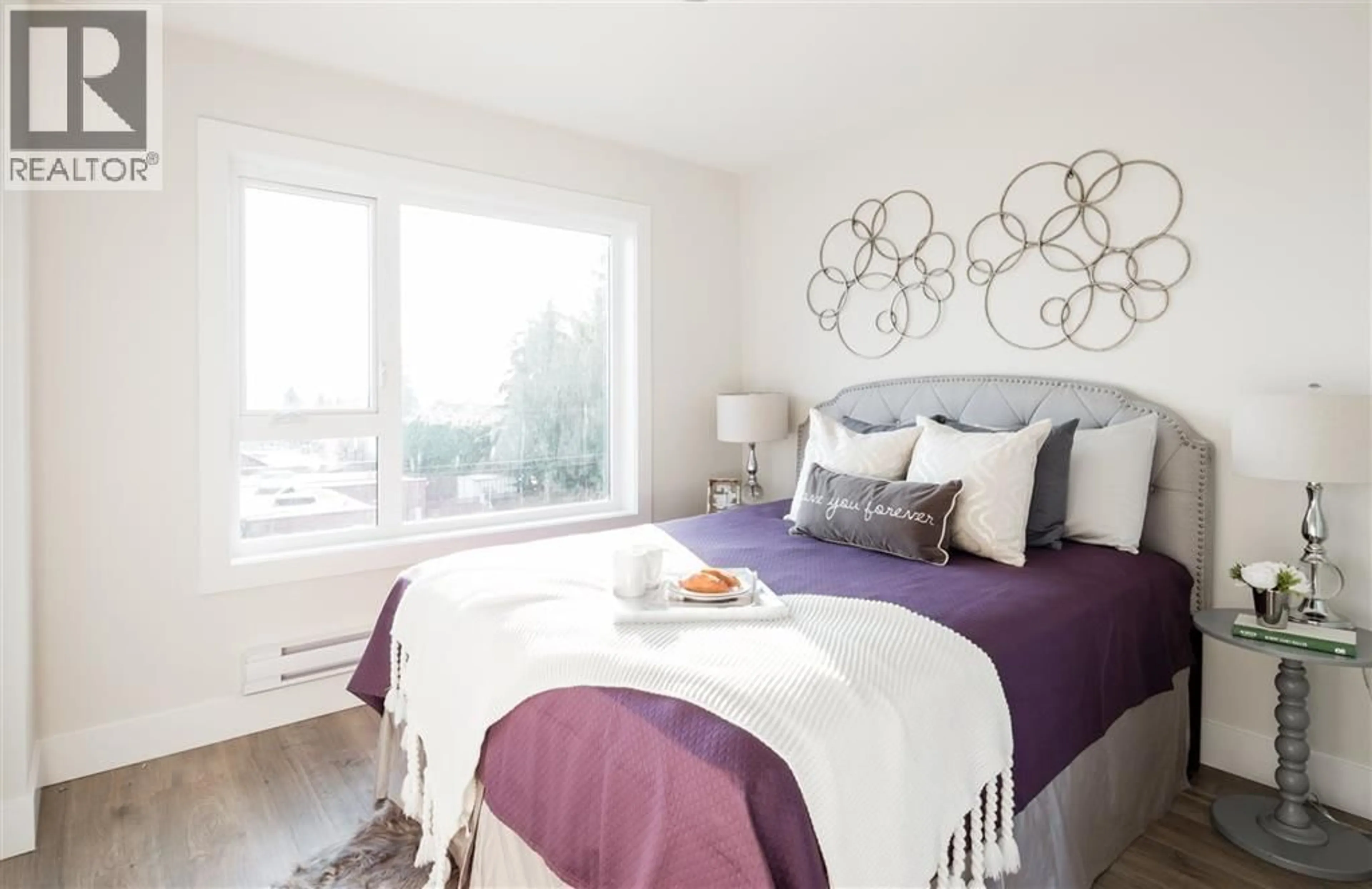 Bedroom with bed, unknown for 111 - 7499 6TH STREET, Burnaby British Columbia V3N1P2