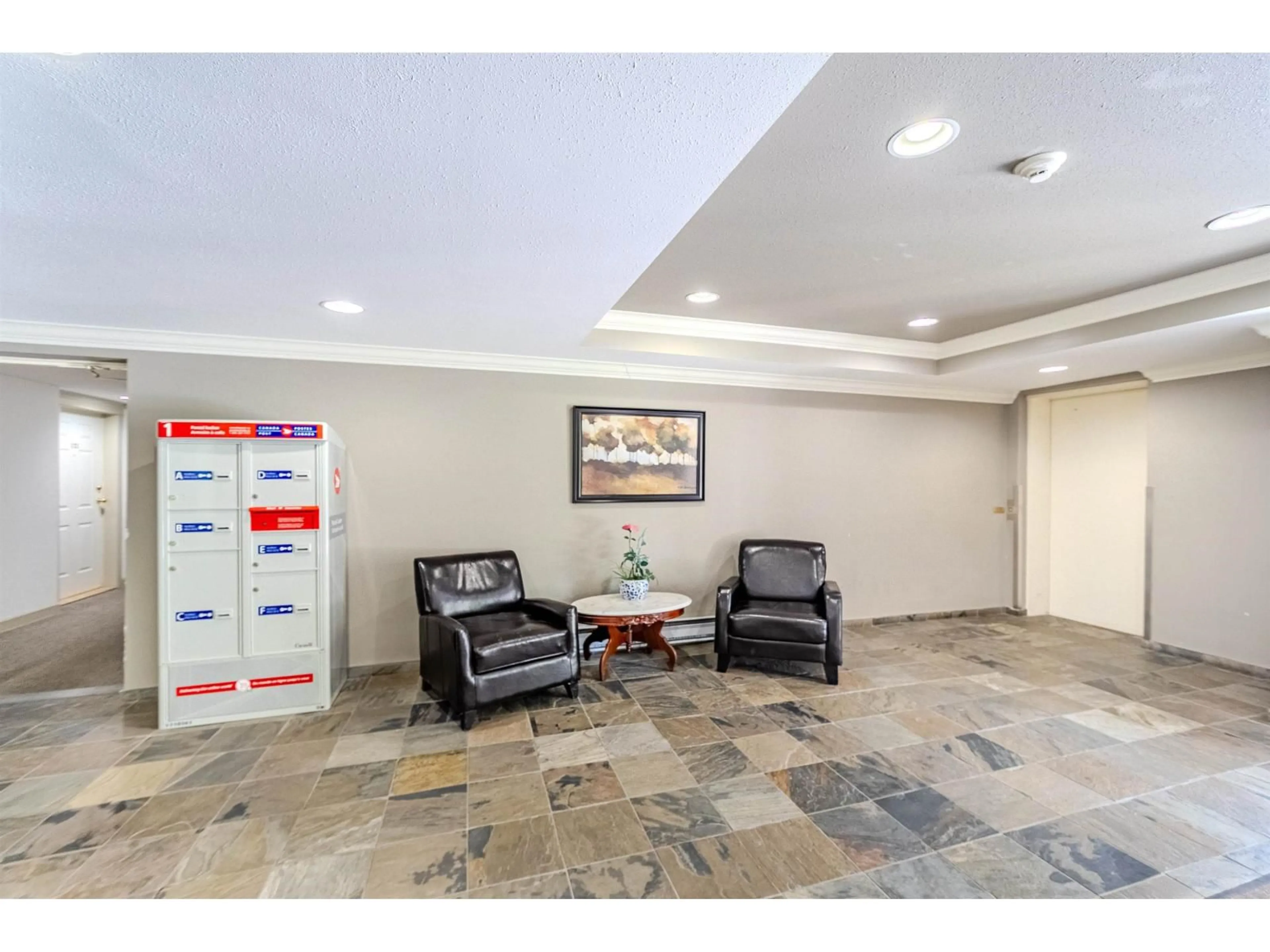 Lobby for 221 - 33175 OLD YALE ROAD, Abbotsford British Columbia V2S2J4