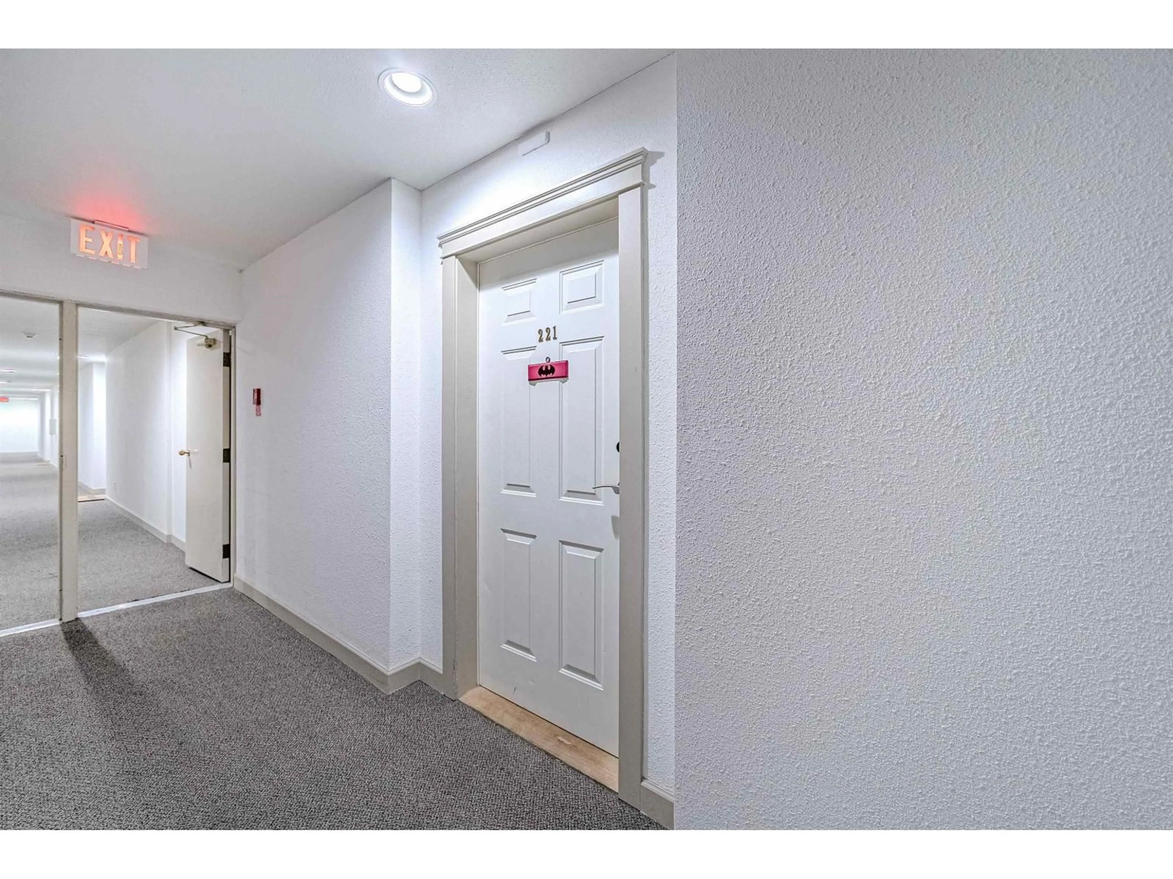 Indoor foyer for 221 - 33175 OLD YALE ROAD, Abbotsford British Columbia V2S2J4