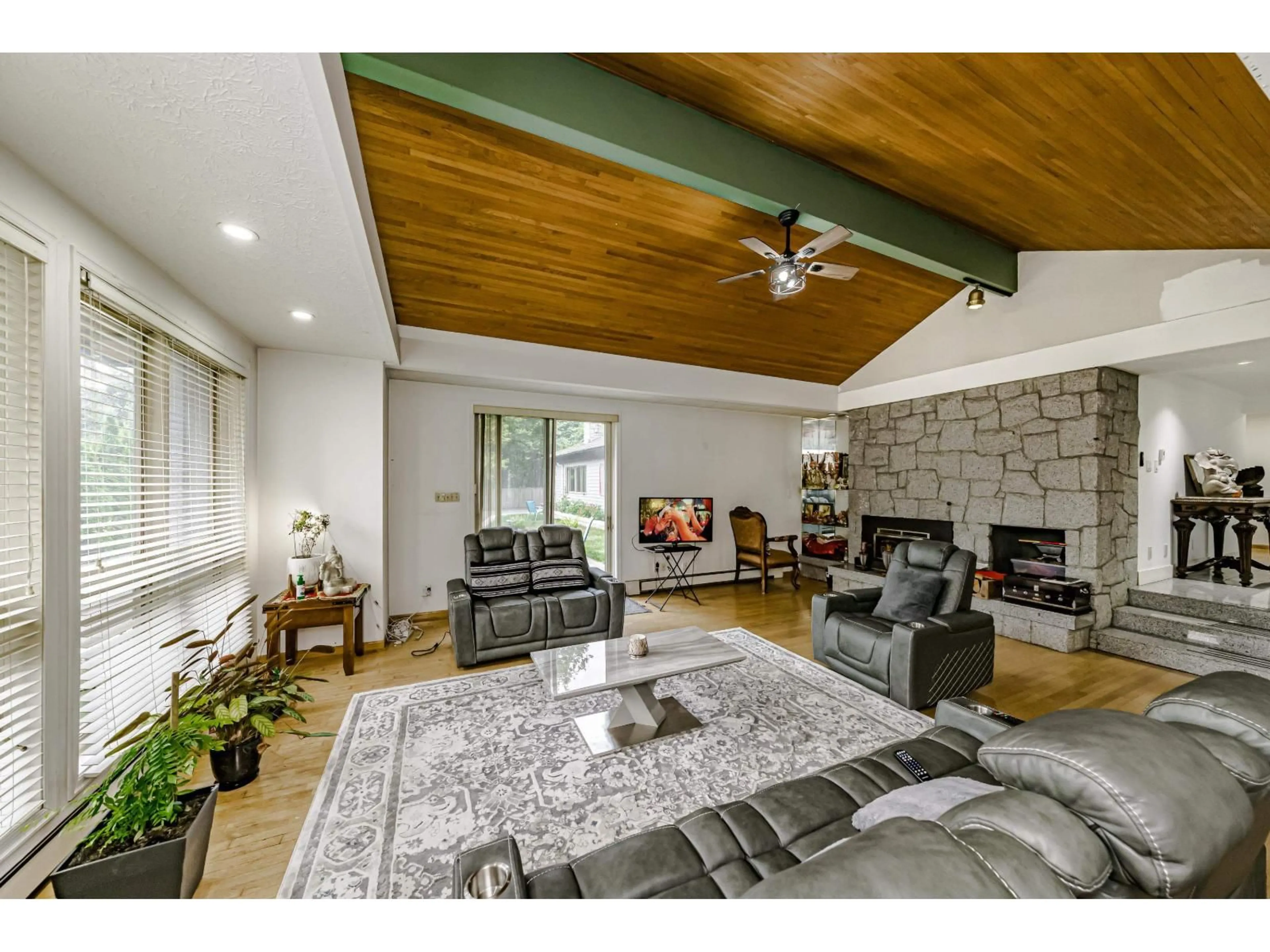 Living room with furniture, wood/laminate floor for 13439 56 AVENUE, Surrey British Columbia V3X2Z5