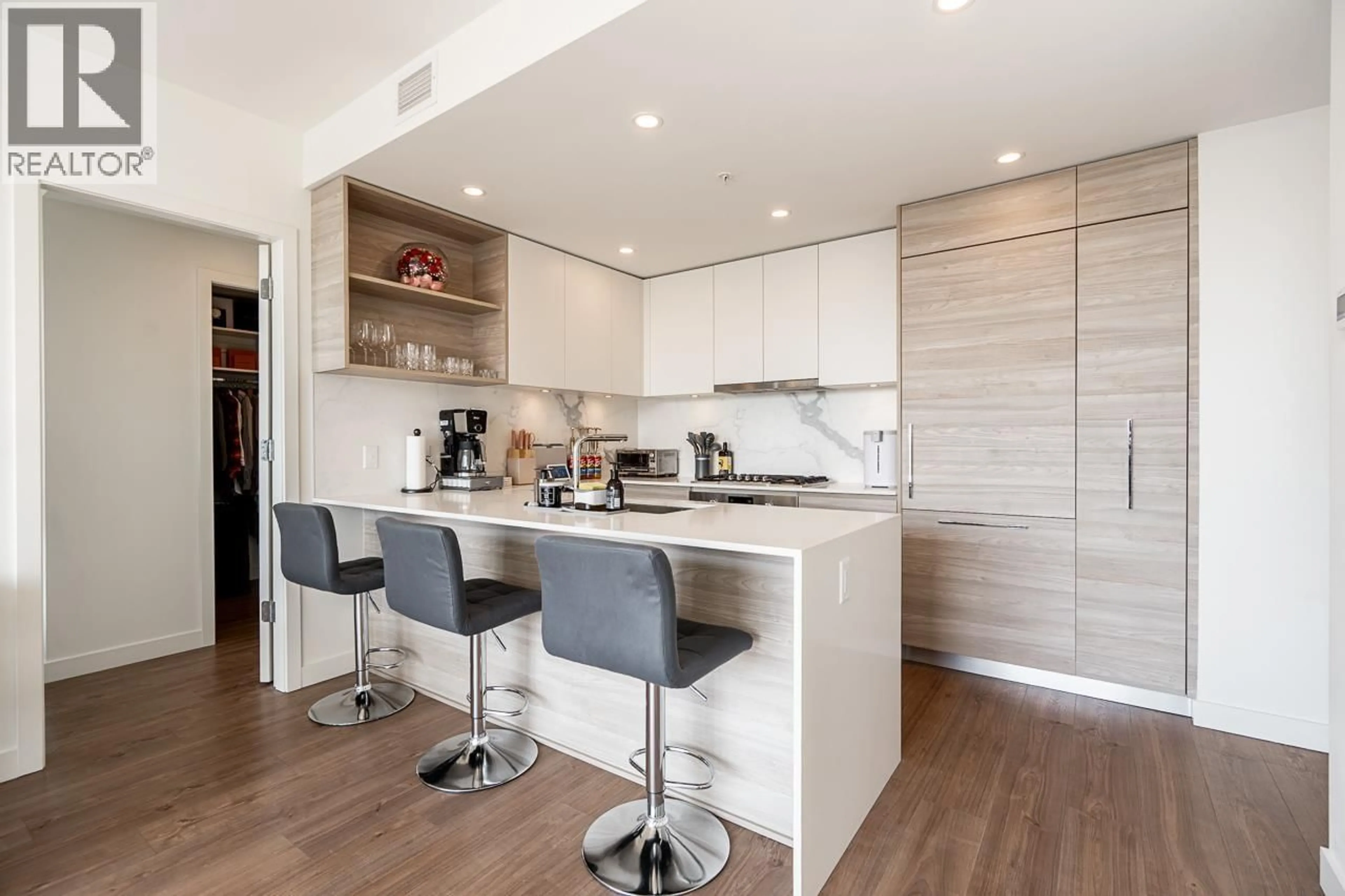 Contemporary kitchen, unknown for 2004 - 585 AUSTIN AVENUE, Coquitlam British Columbia V3K0G6