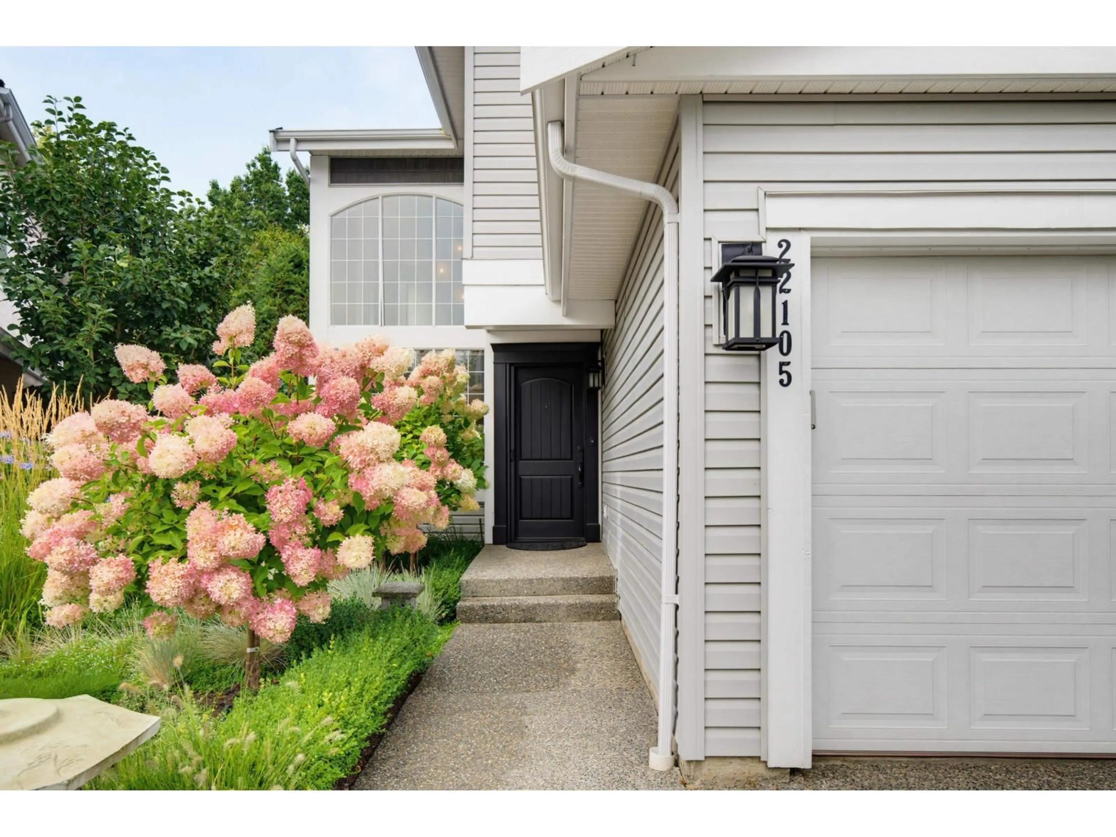 Indoor entryway for 22105 45A AVENUE, Langley British Columbia V2Z1B5