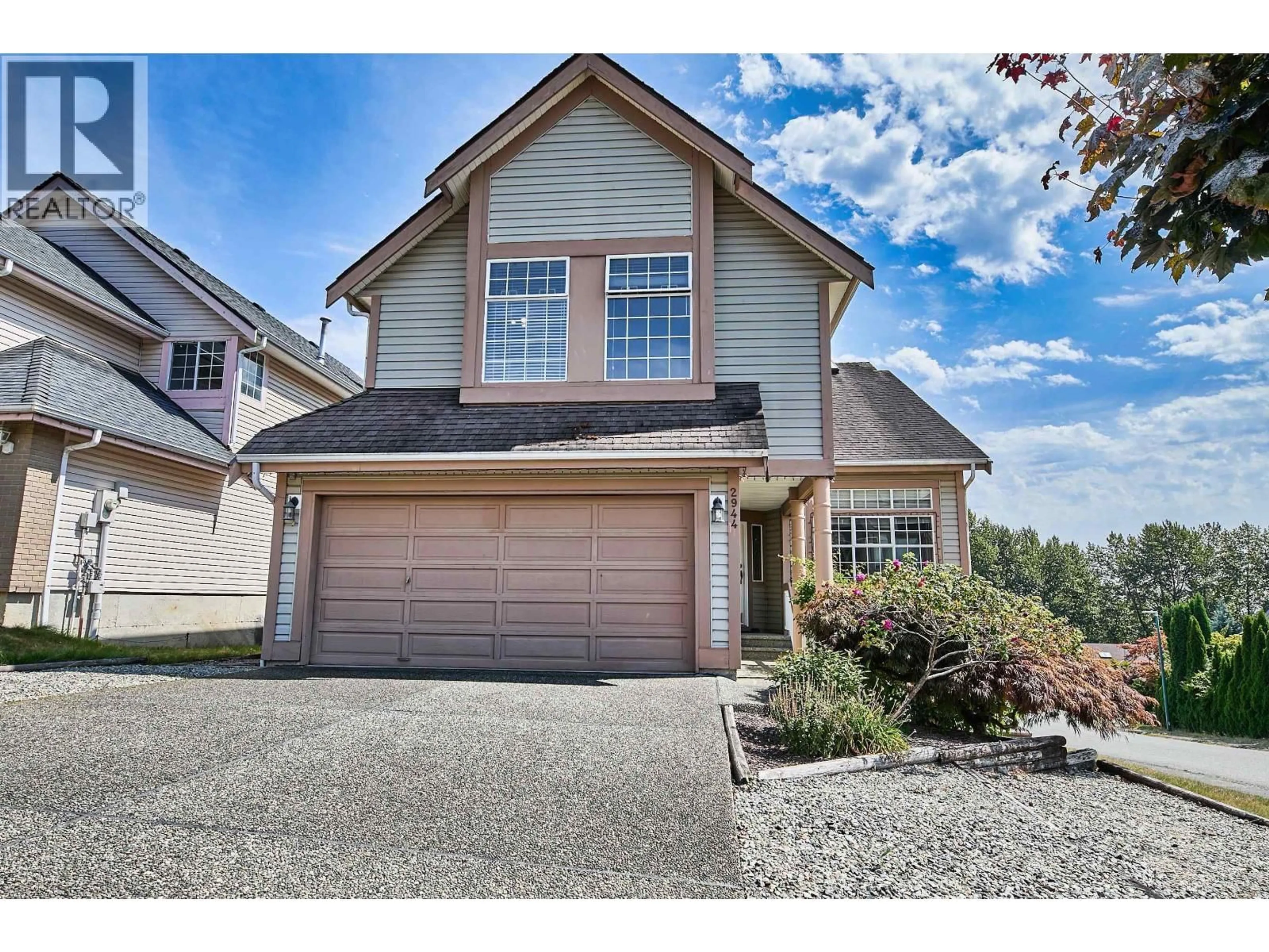Home with vinyl exterior material, street for 2944 VALLEYVISTA DRIVE, Coquitlam British Columbia V3E2P4