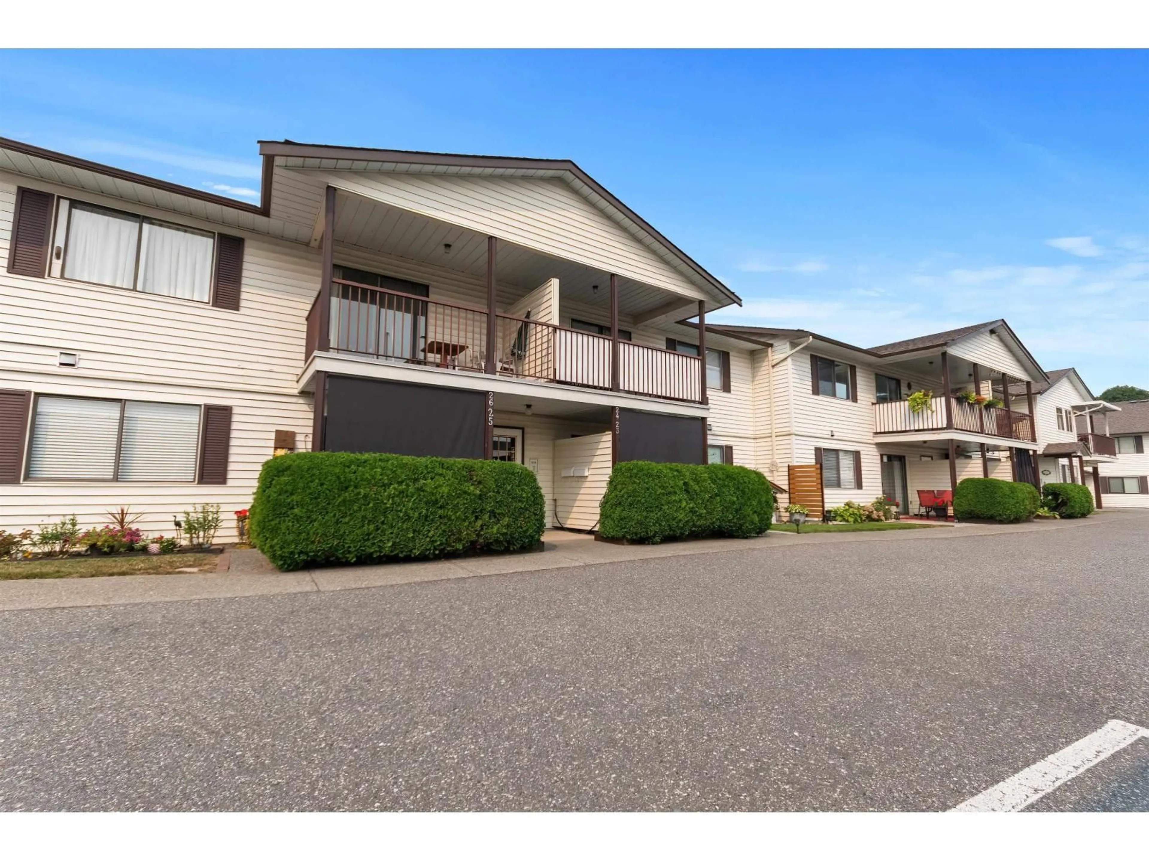 A pic from outside/outdoor area/front of a property/back of a property/a pic from drone, street for 24 - 7455 HURON STREET, Chilliwack British Columbia V2R2R9