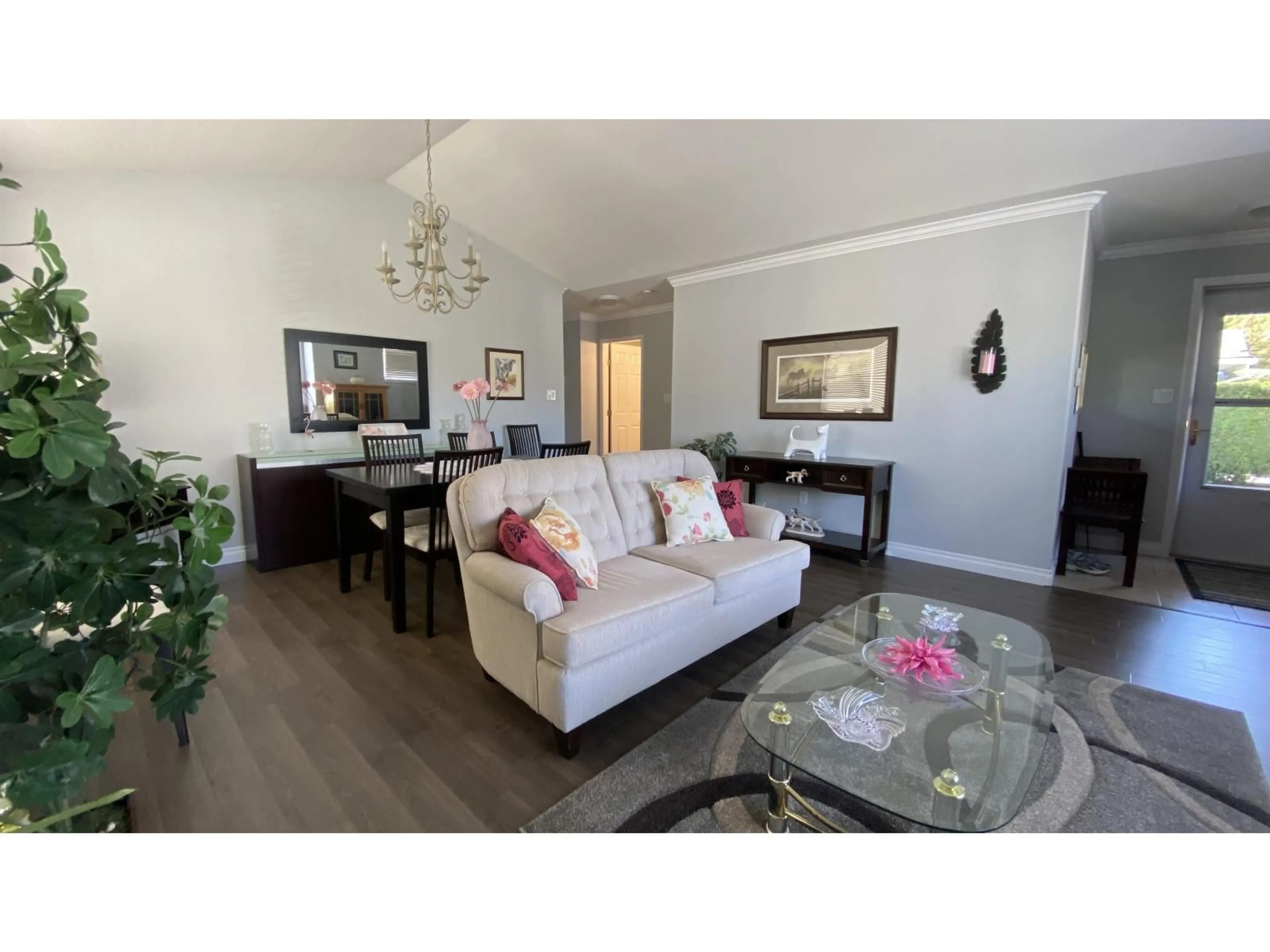 Living room with furniture, wood/laminate floor for 26 - 6885 184TH STREET, Surrey British Columbia V3S9G1