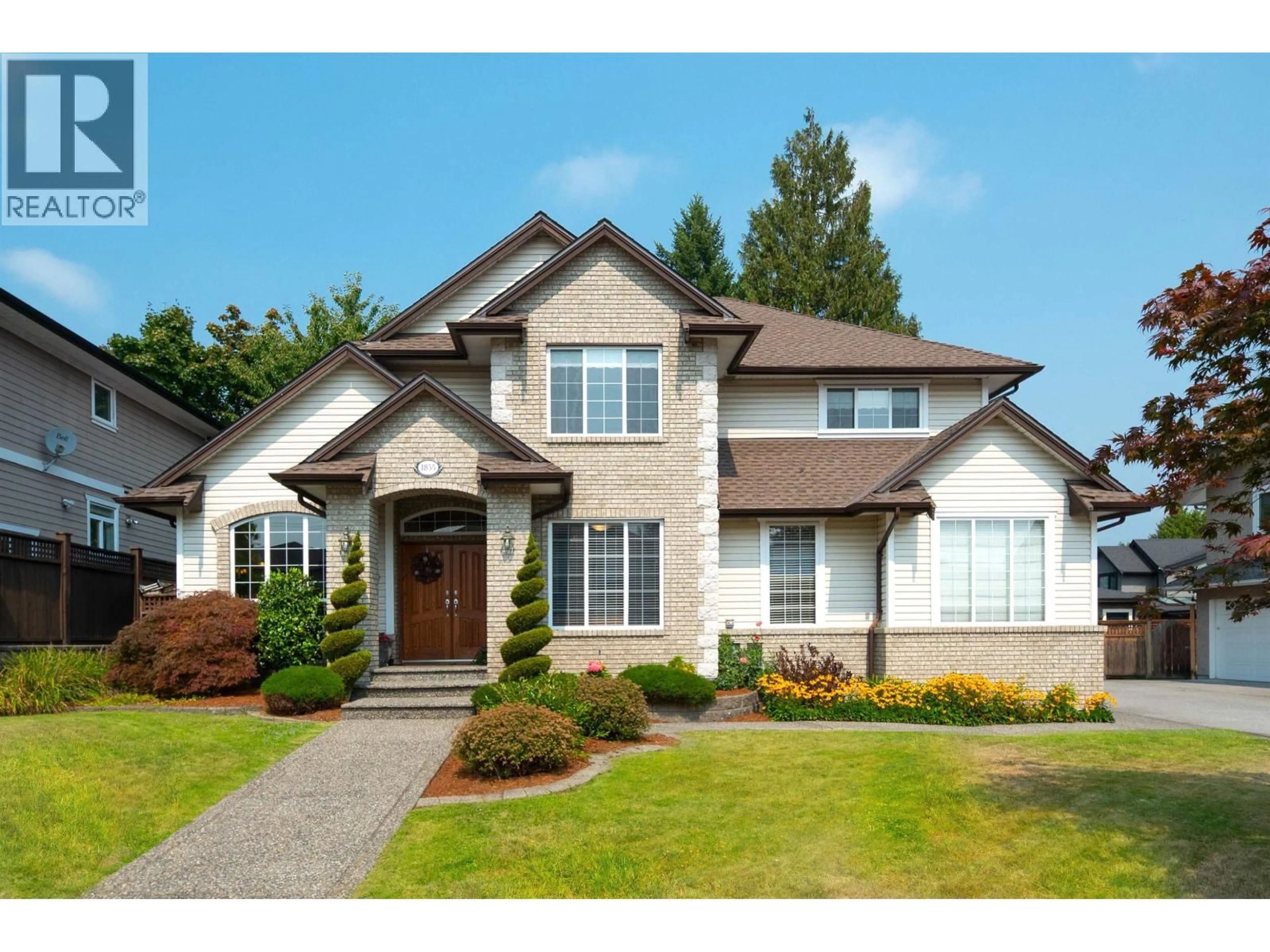 Home with vinyl exterior material, street for 1855 LEMAX AVENUE, Coquitlam British Columbia V3J2C5