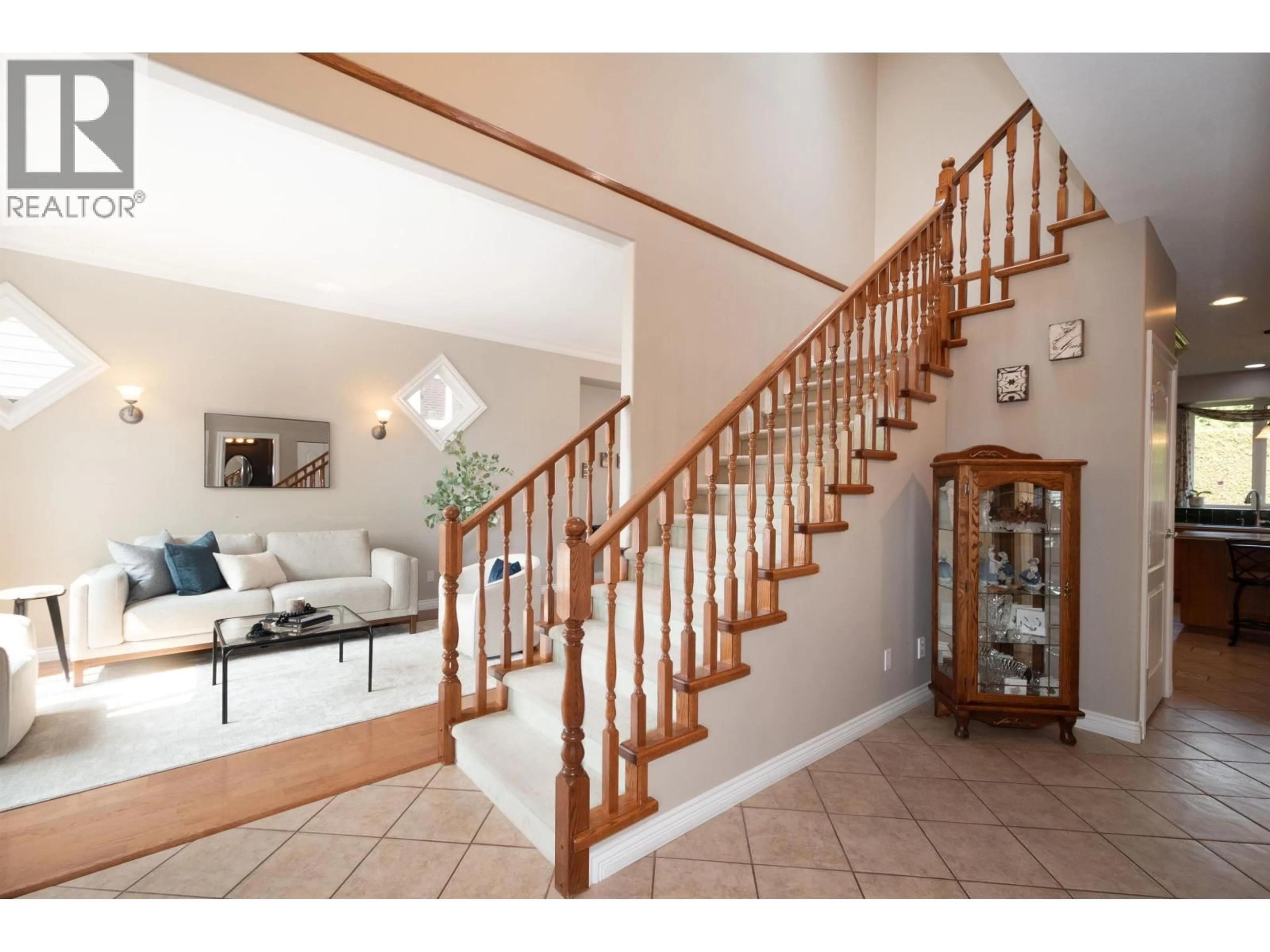 Indoor foyer for 1855 LEMAX AVENUE, Coquitlam British Columbia V3J2C5