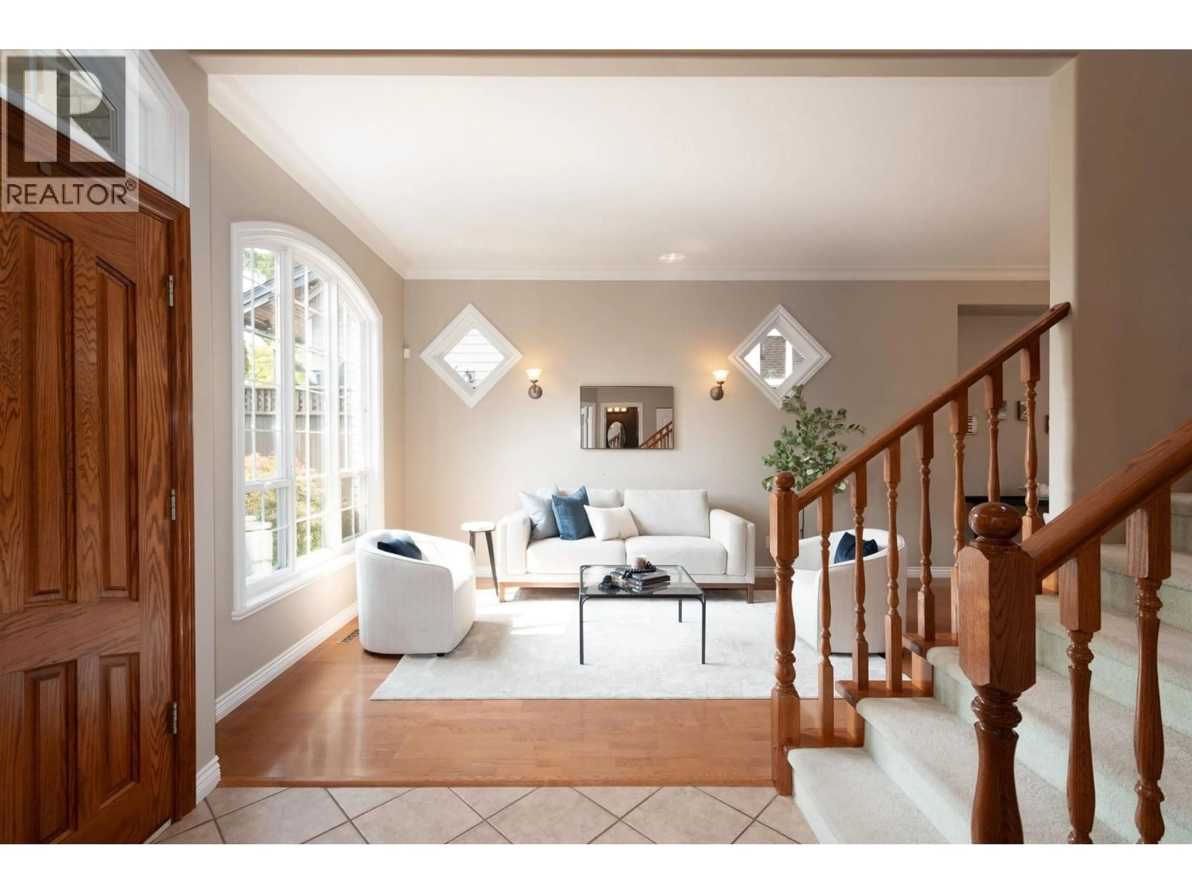 Indoor entryway for 1855 LEMAX AVENUE, Coquitlam British Columbia V3J2C5