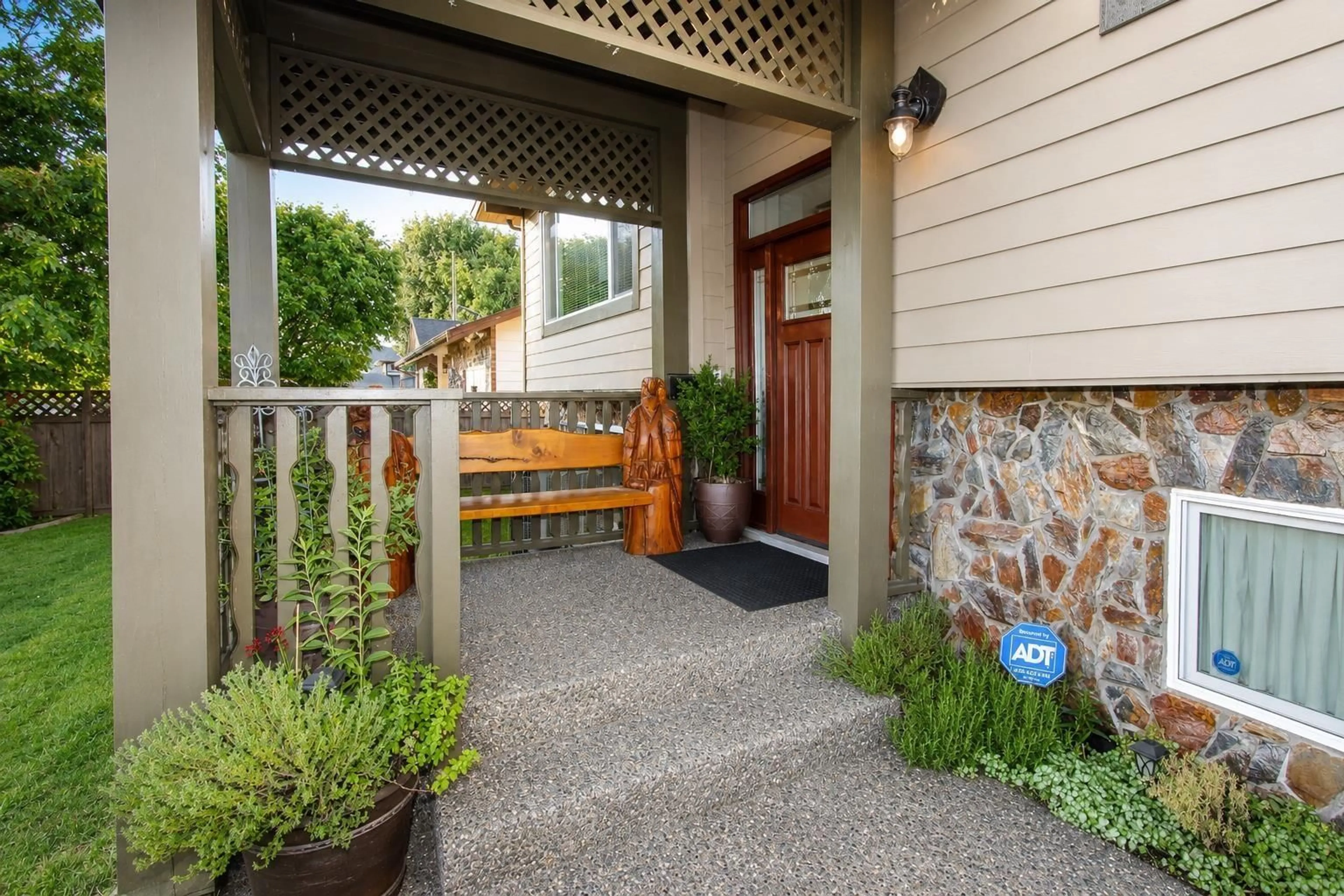 Indoor entryway for 6780 SCHOOL LANE, Chilliwack British Columbia V2R2C9
