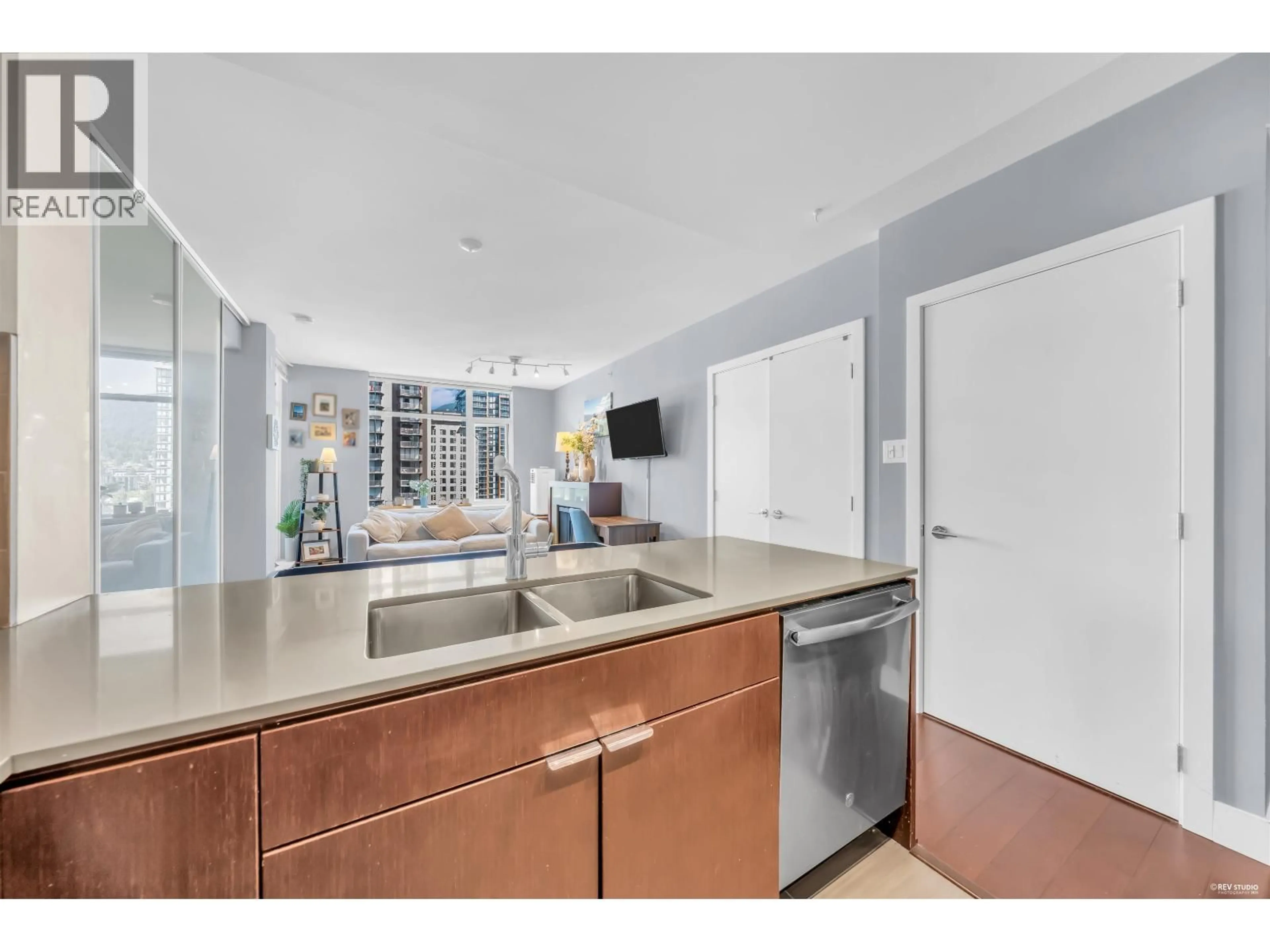 Standard kitchen, unknown for 1301 - 158 13TH STREET, North Vancouver British Columbia V7M0A7