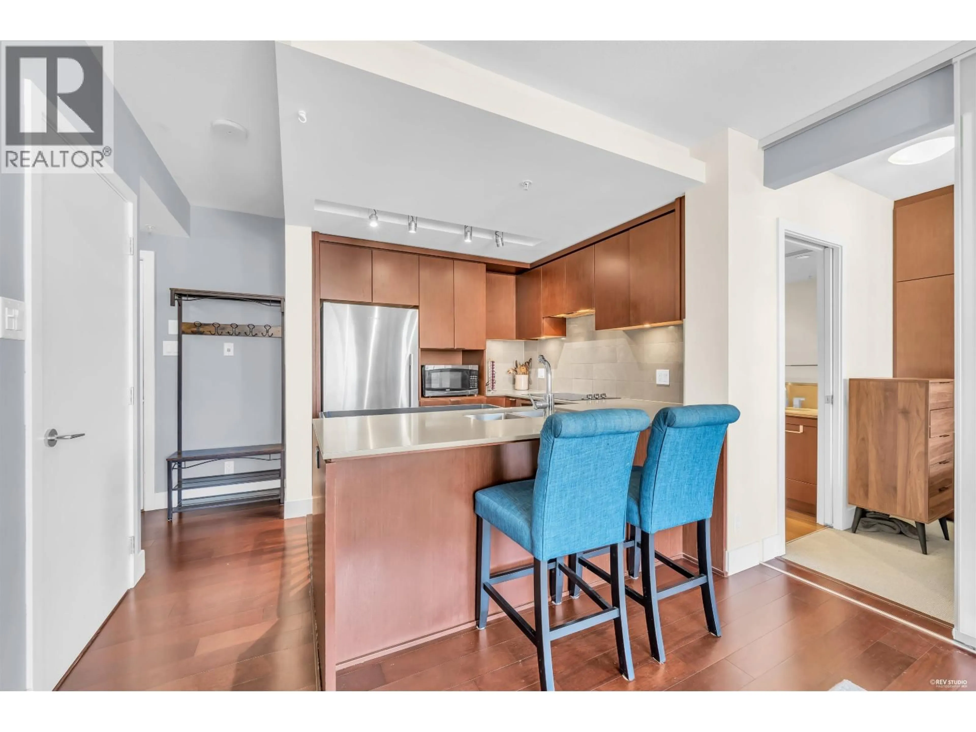 Open concept kitchen, unknown for 1301 - 158 13TH STREET, North Vancouver British Columbia V7M0A7