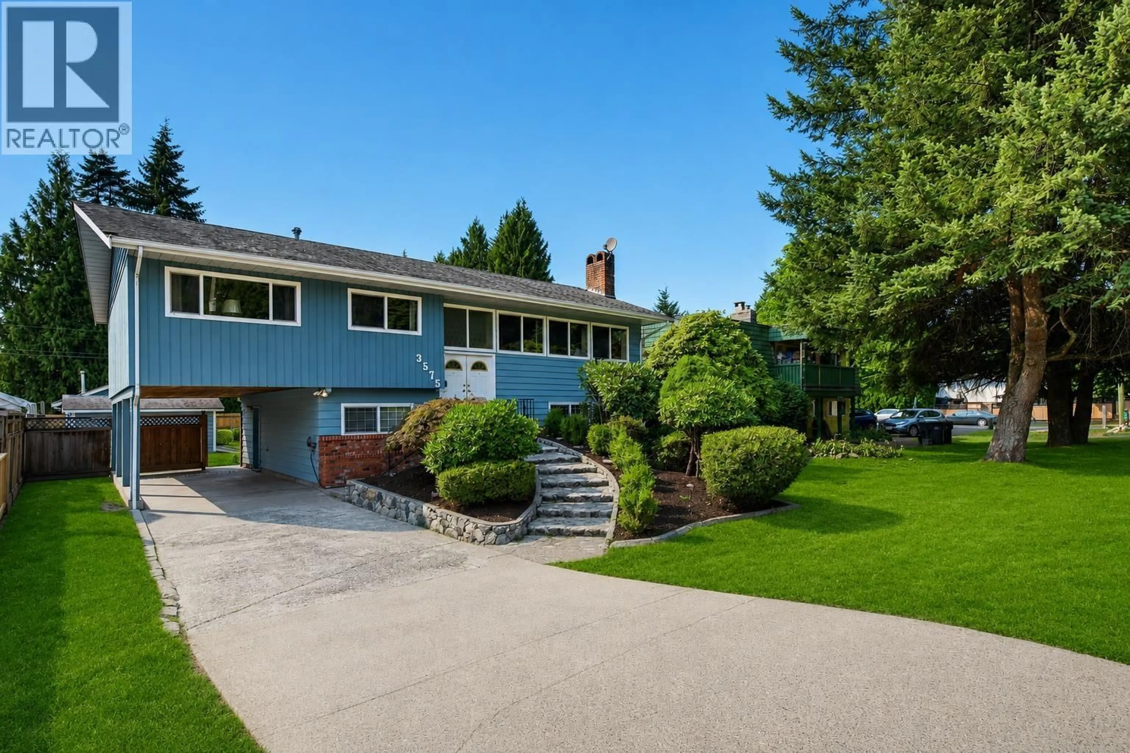 A pic from outside/outdoor area/front of a property/back of a property/a pic from drone, street for 3575 COAST MERIDIAN ROAD, Port Coquitlam British Columbia V3B3N7