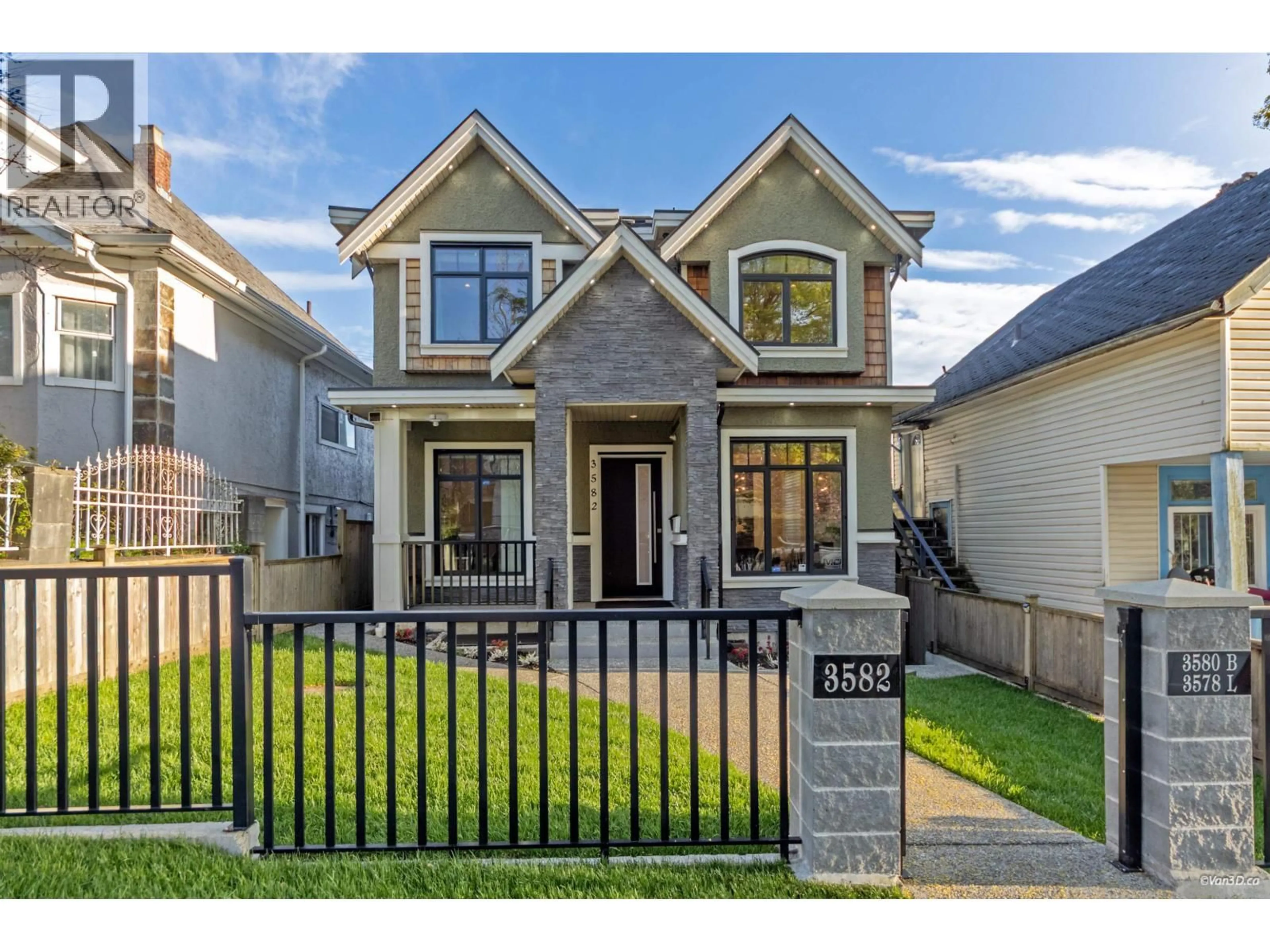 Home with vinyl exterior material, street for 3582 FRANKLIN STREET, Vancouver British Columbia V5K1Y5