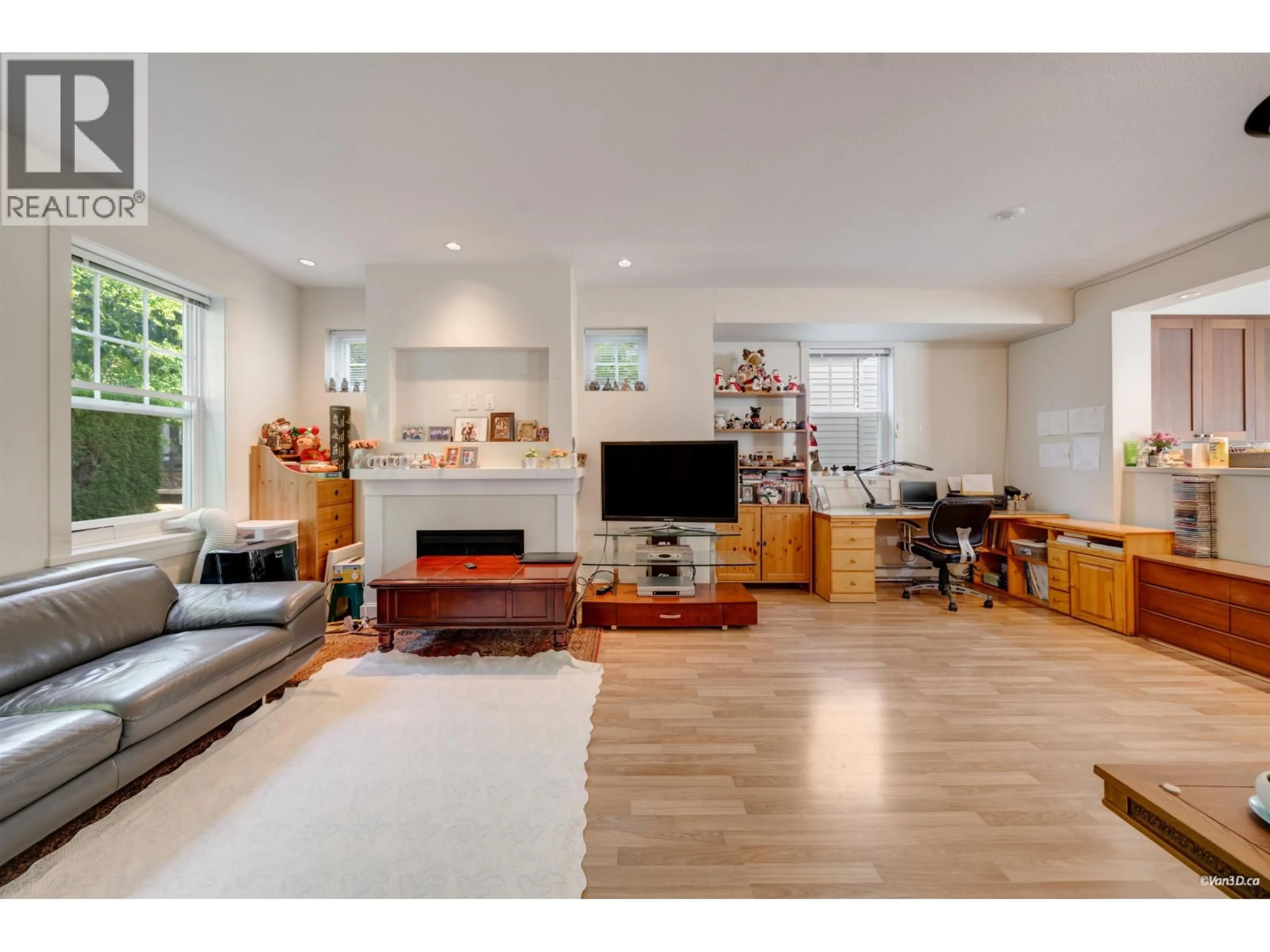 Living room with furniture, unknown for 72 - 688 EDGAR AVENUE, Coquitlam British Columbia V3K0A5